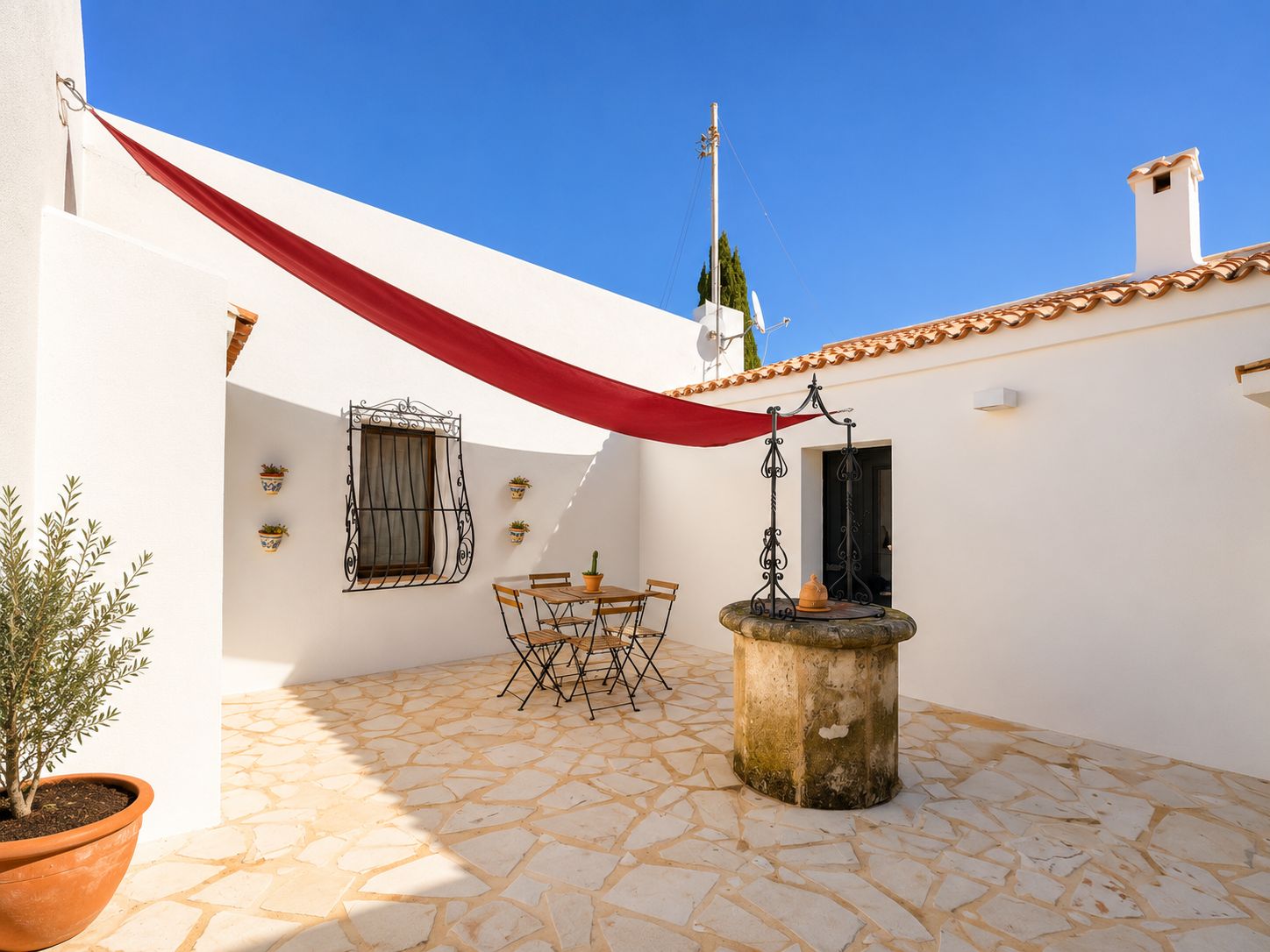 ACOGEDORA VILLA CON CASA DE INVITADOS Y MAGNIFICAS VISTAS AL VALLE Y AL MONTGÓ