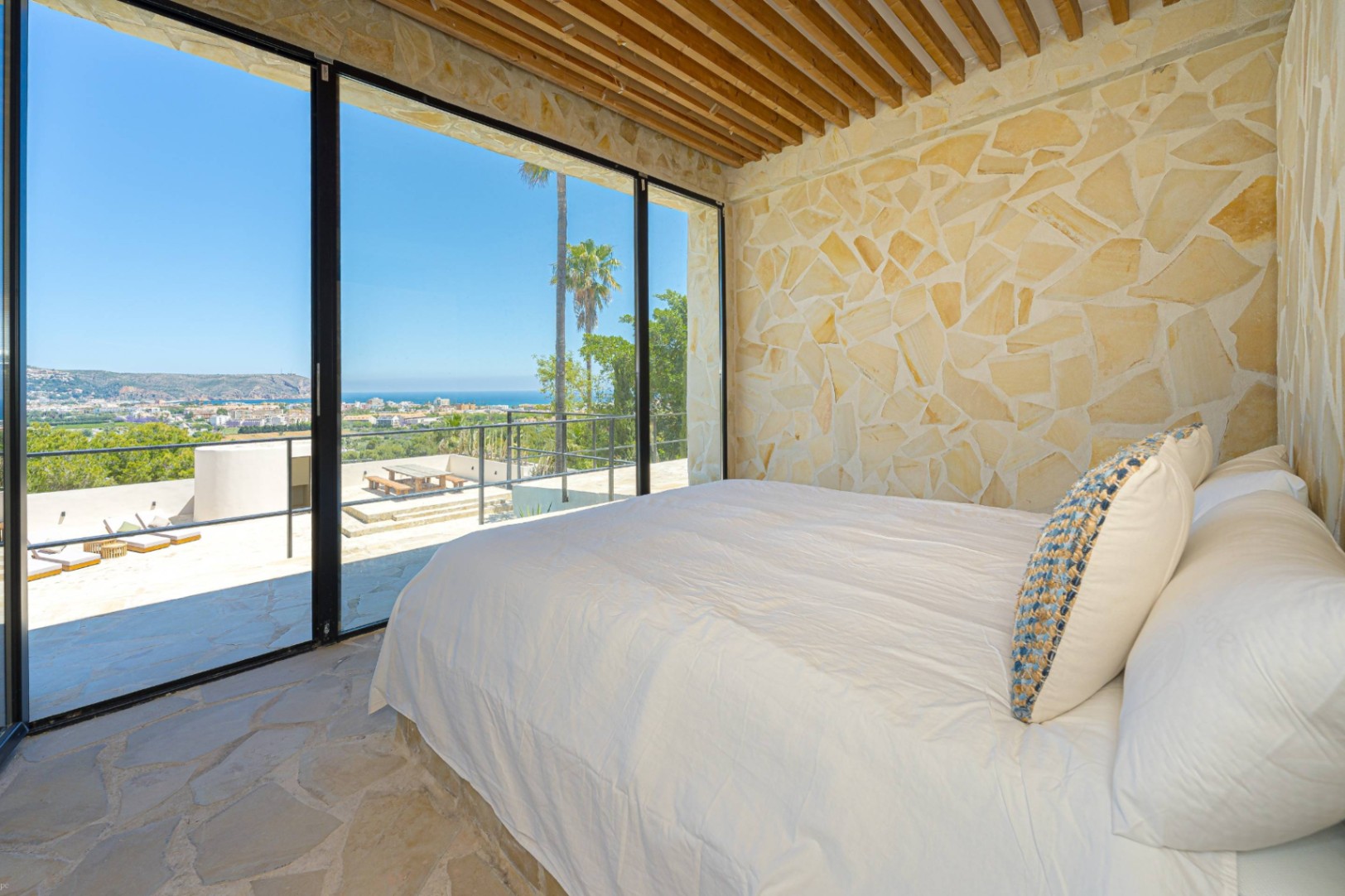 Villa Roma. Villa reformada con fantásticas vistas al mar a la venta en Jávea