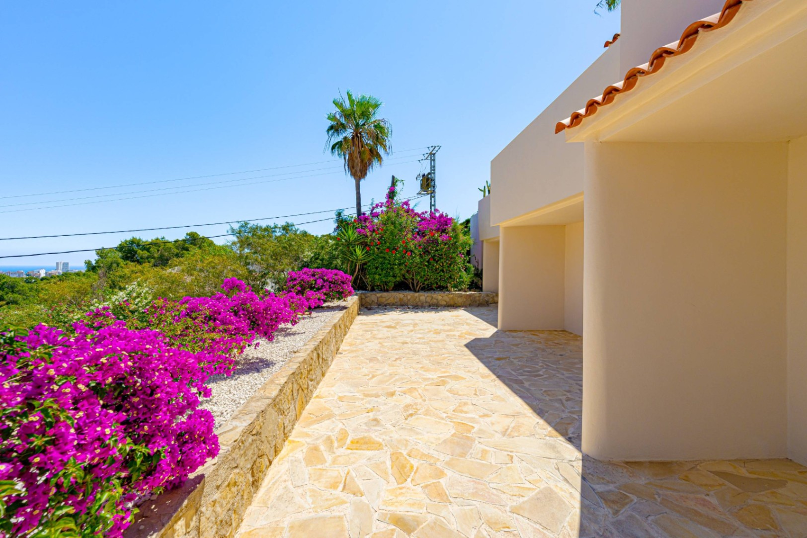 Villa Roma. Villa reformada con fantásticas vistas al mar a la venta en Jávea