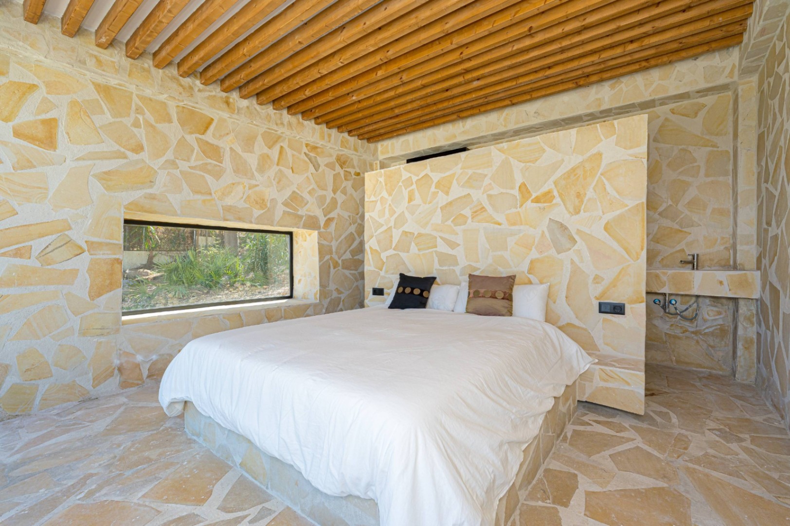 Villa Roma. Villa reformada con fantásticas vistas al mar a la venta en Jávea