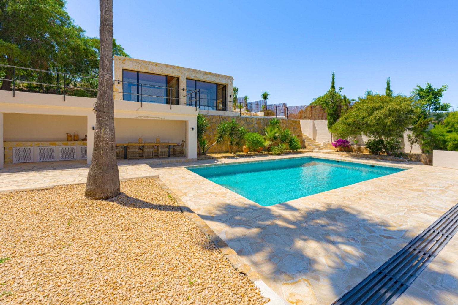 Villa Roma. Villa reformada con fantásticas vistas al mar a la venta en Jávea