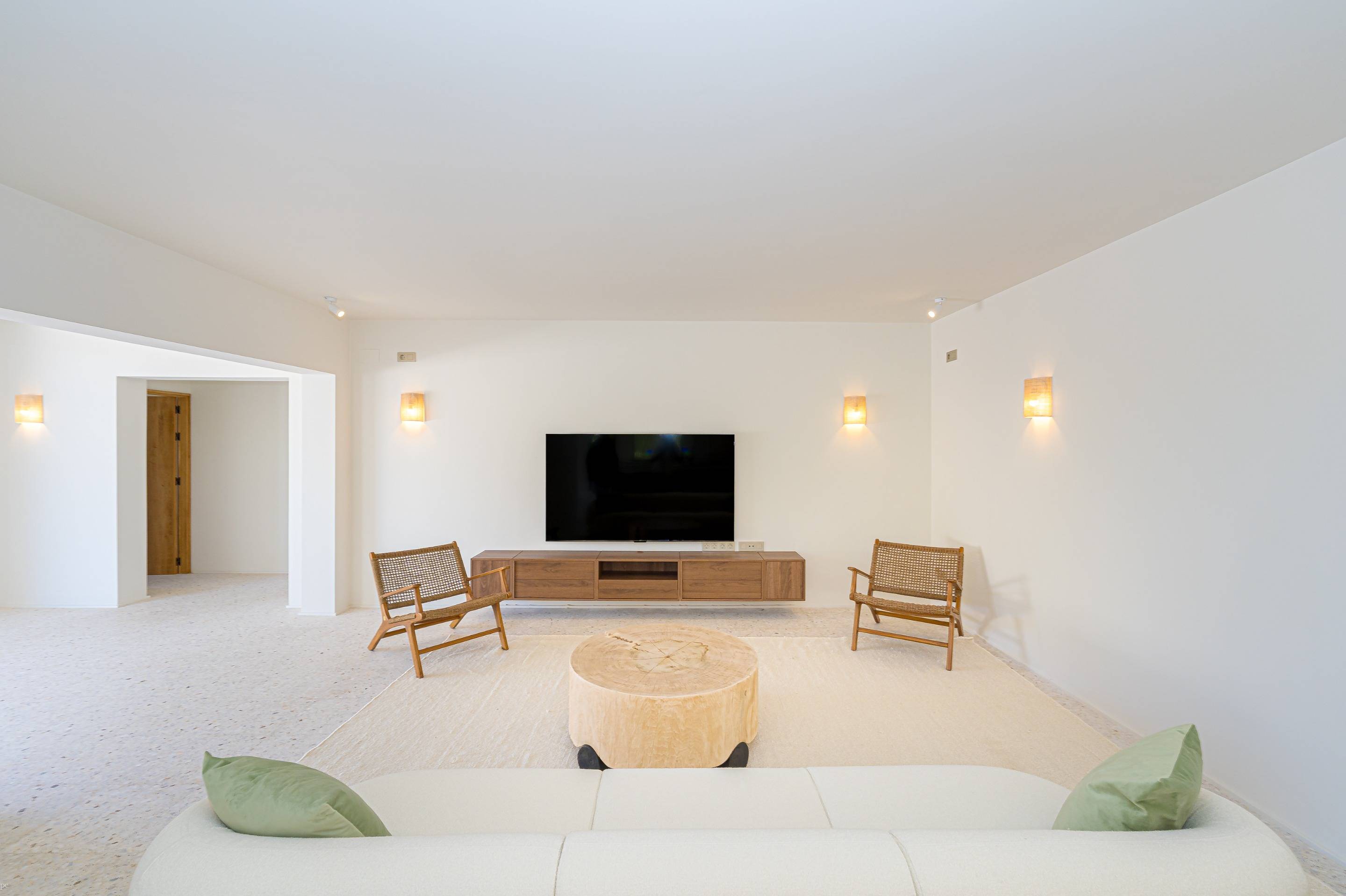 Villa Roma. Villa reformada con fantásticas vistas al mar a la venta en Jávea
