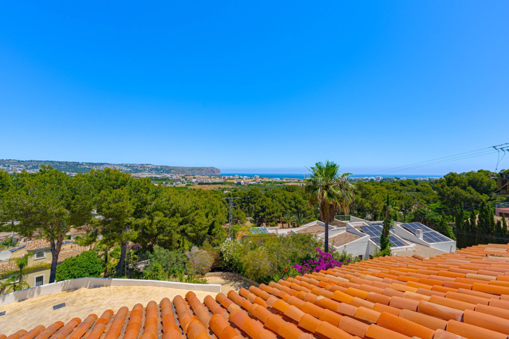 Villa Roma. Villa reformada con fantásticas vistas al mar a la venta en Jávea