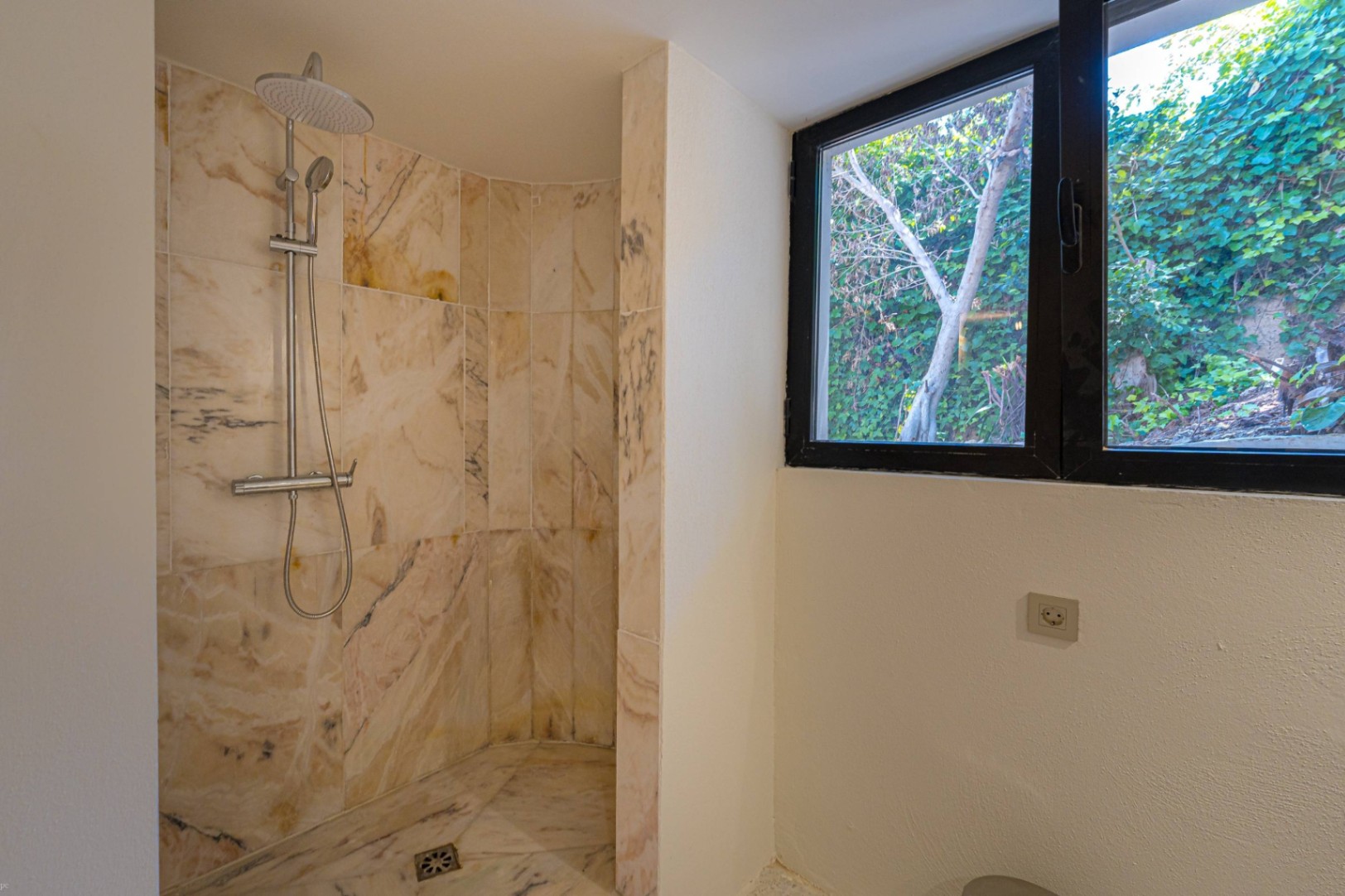 Villa Roma. Villa reformada con fantásticas vistas al mar a la venta en Jávea