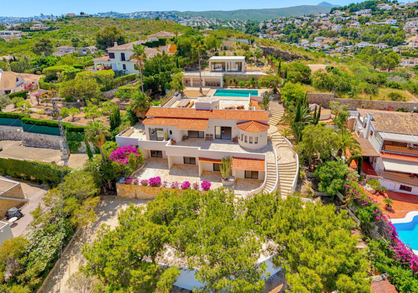 Villa Roma. Villa reformada con fantásticas vistas al mar a la venta en Jávea