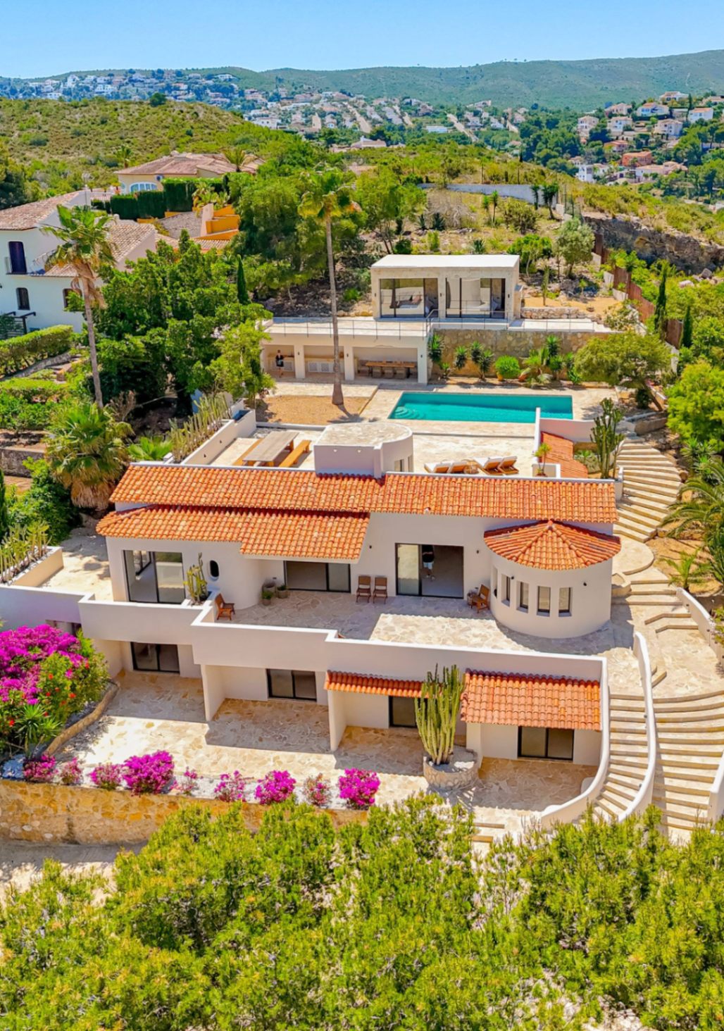 Villa Roma. Villa reformada con fantásticas vistas al mar a la venta en Jávea