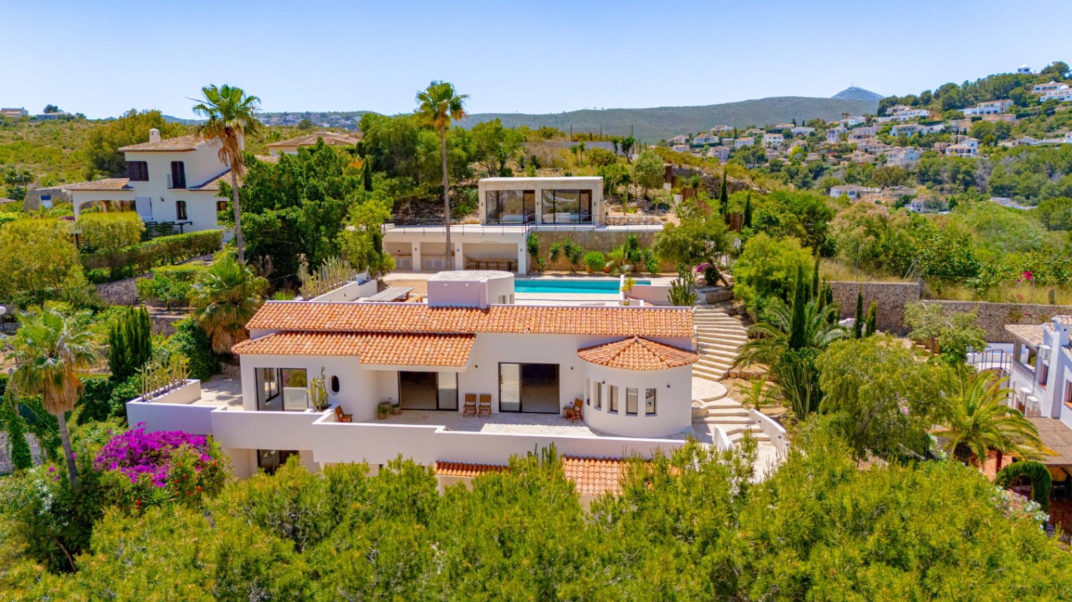 Villa Roma. Villa reformada con fantásticas vistas al mar a la venta en Jávea