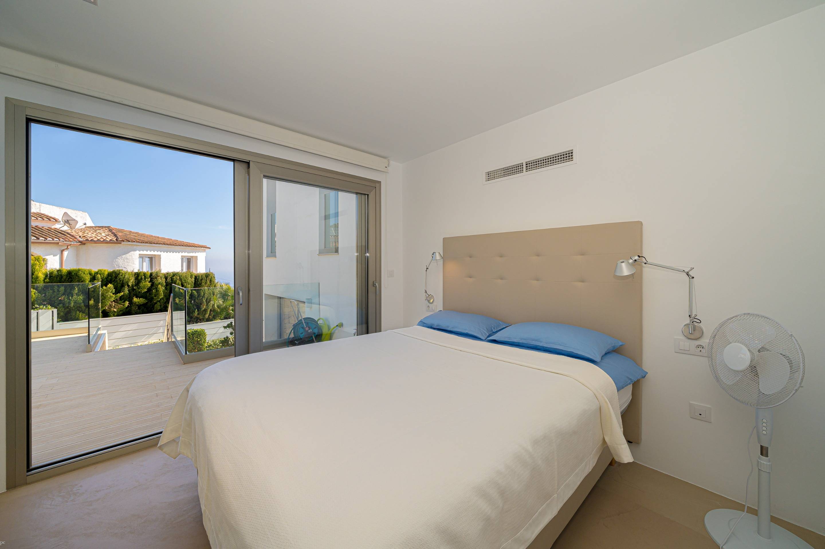 Villa Marian, villa moderna con vistas al mar en venta en Jávea, Balcón al Mar
