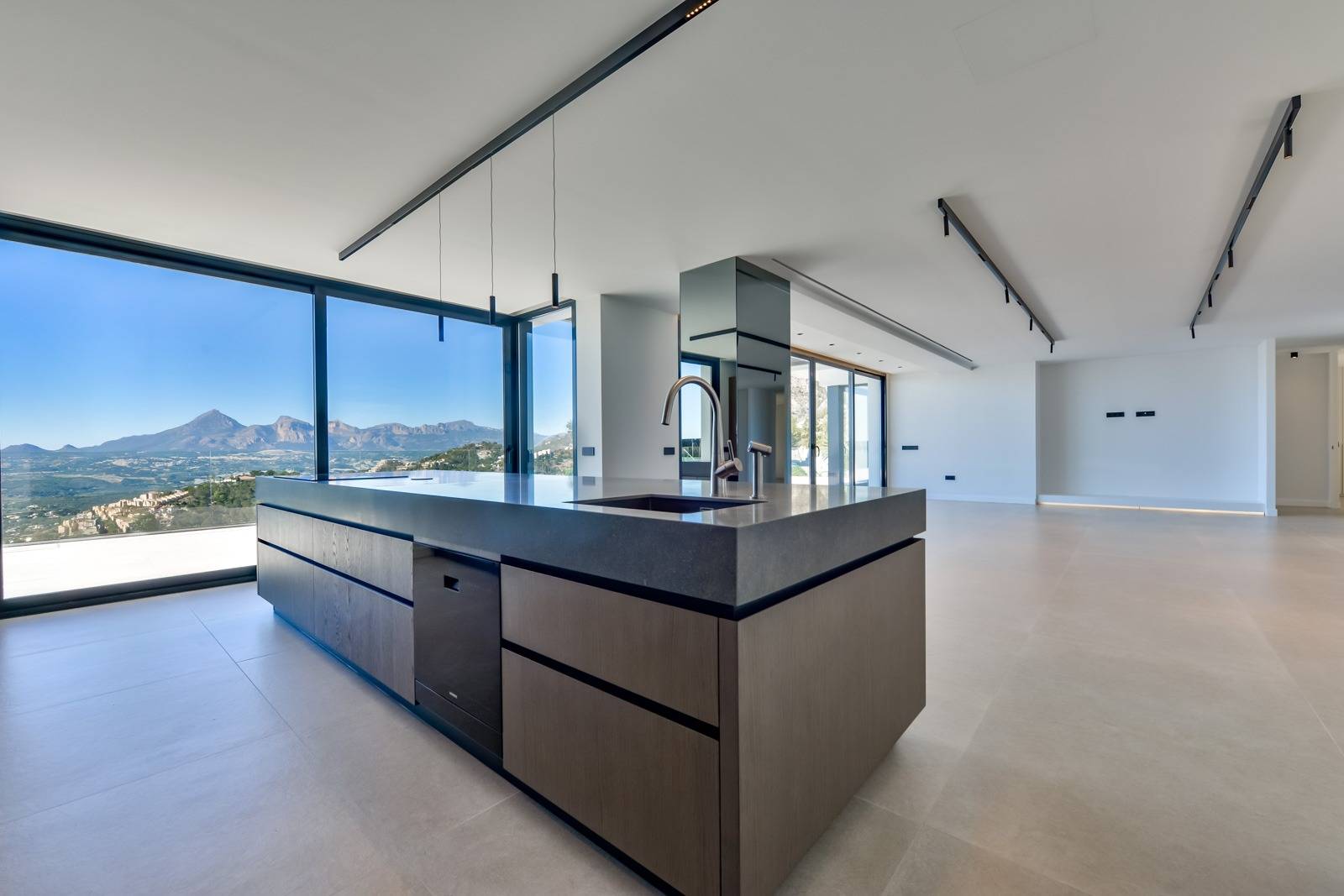 Villa Salónica. Villa contemporaine avec des vues exceptionnelles sur la mer à vendre à Altea Hills.