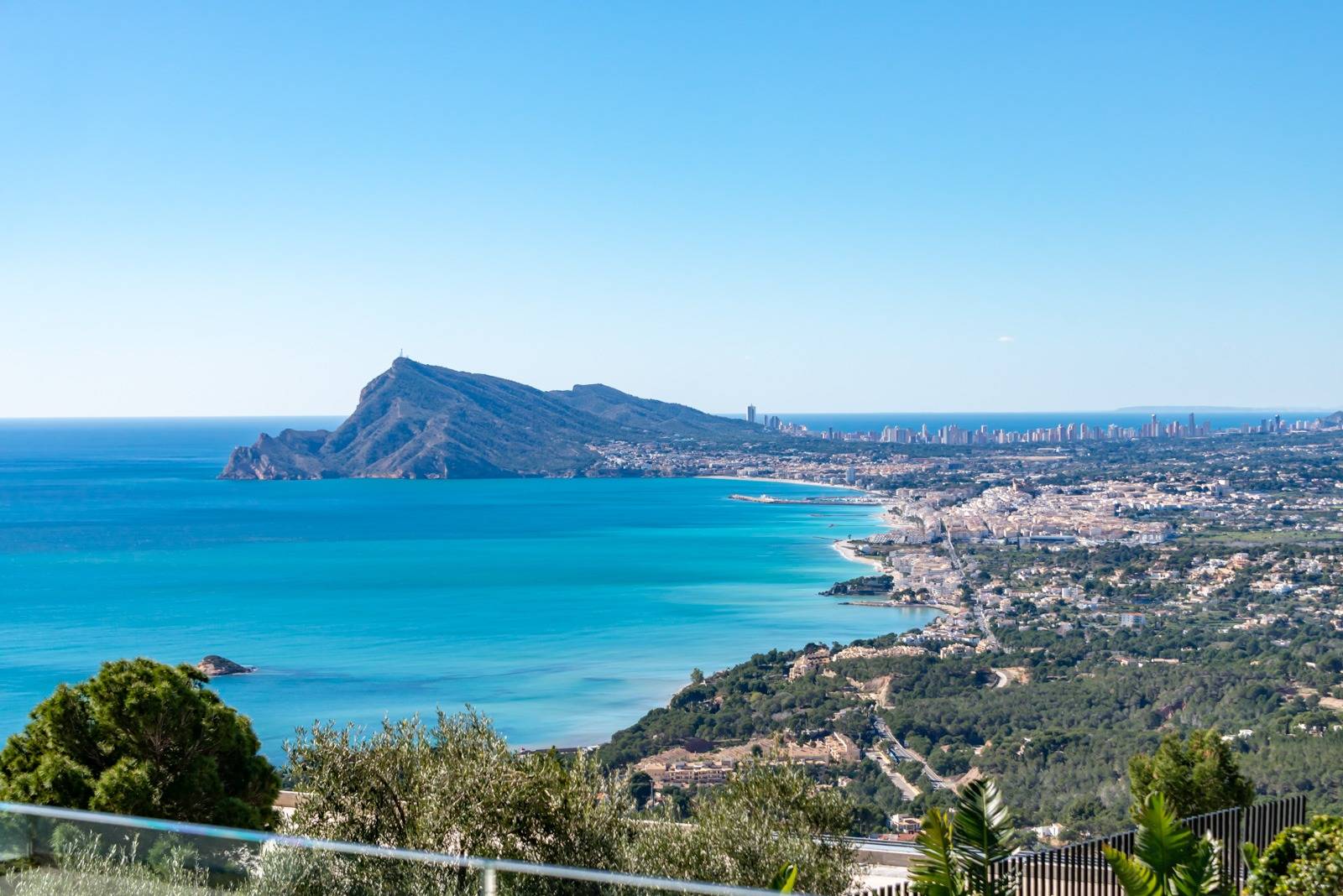 Villa Salónica. Villa contemporaine avec des vues exceptionnelles sur la mer à vendre à Altea Hills.