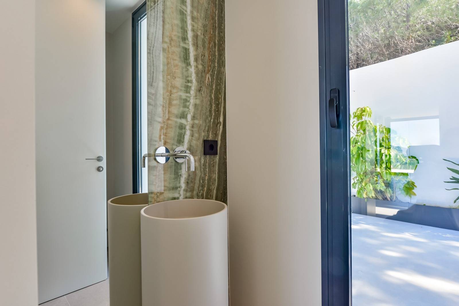 Villa Salónica. Villa contemporaine avec des vues exceptionnelles sur la mer à vendre à Altea Hills.