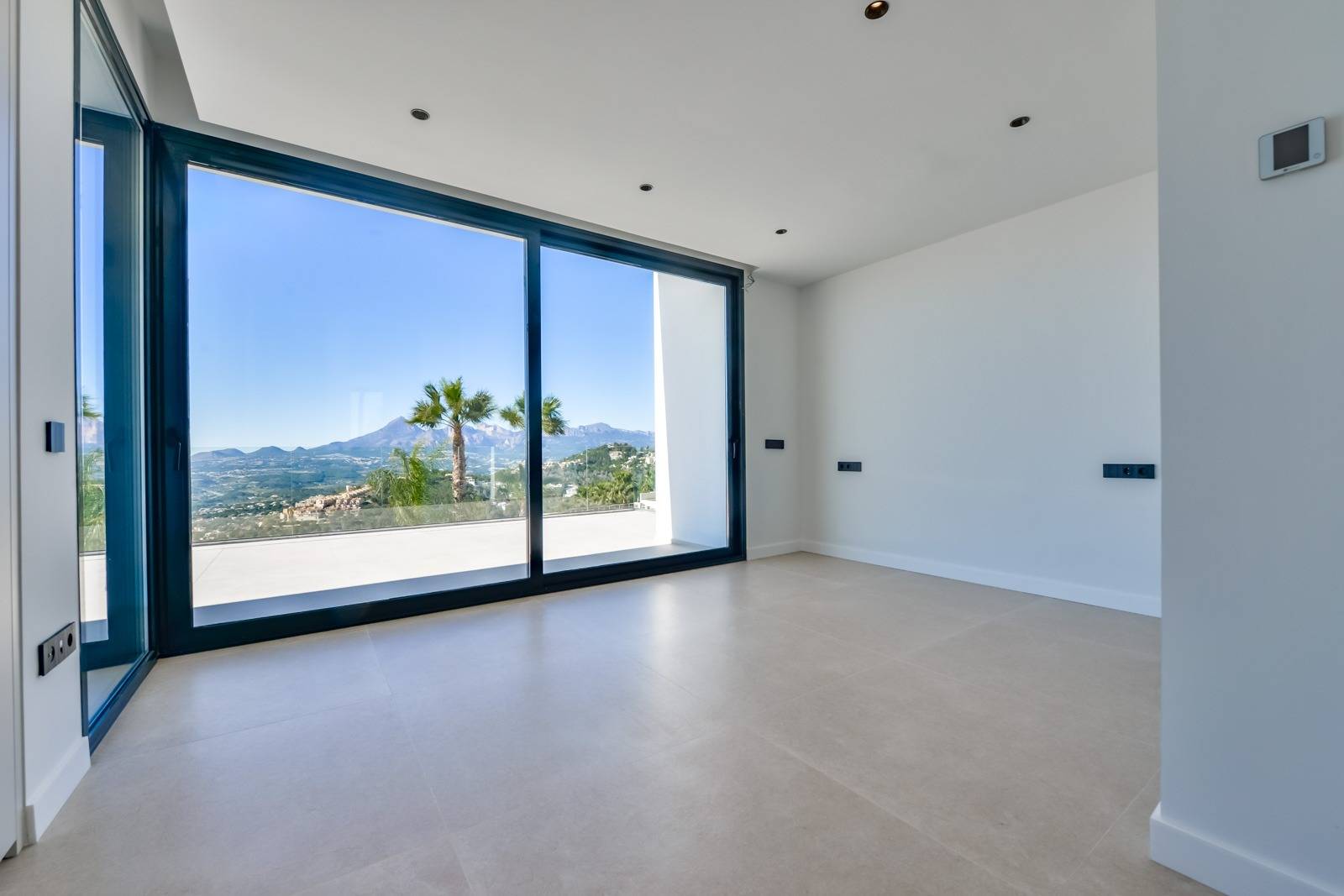 Villa Salónica. Villa contemporaine avec des vues exceptionnelles sur la mer à vendre à Altea Hills.