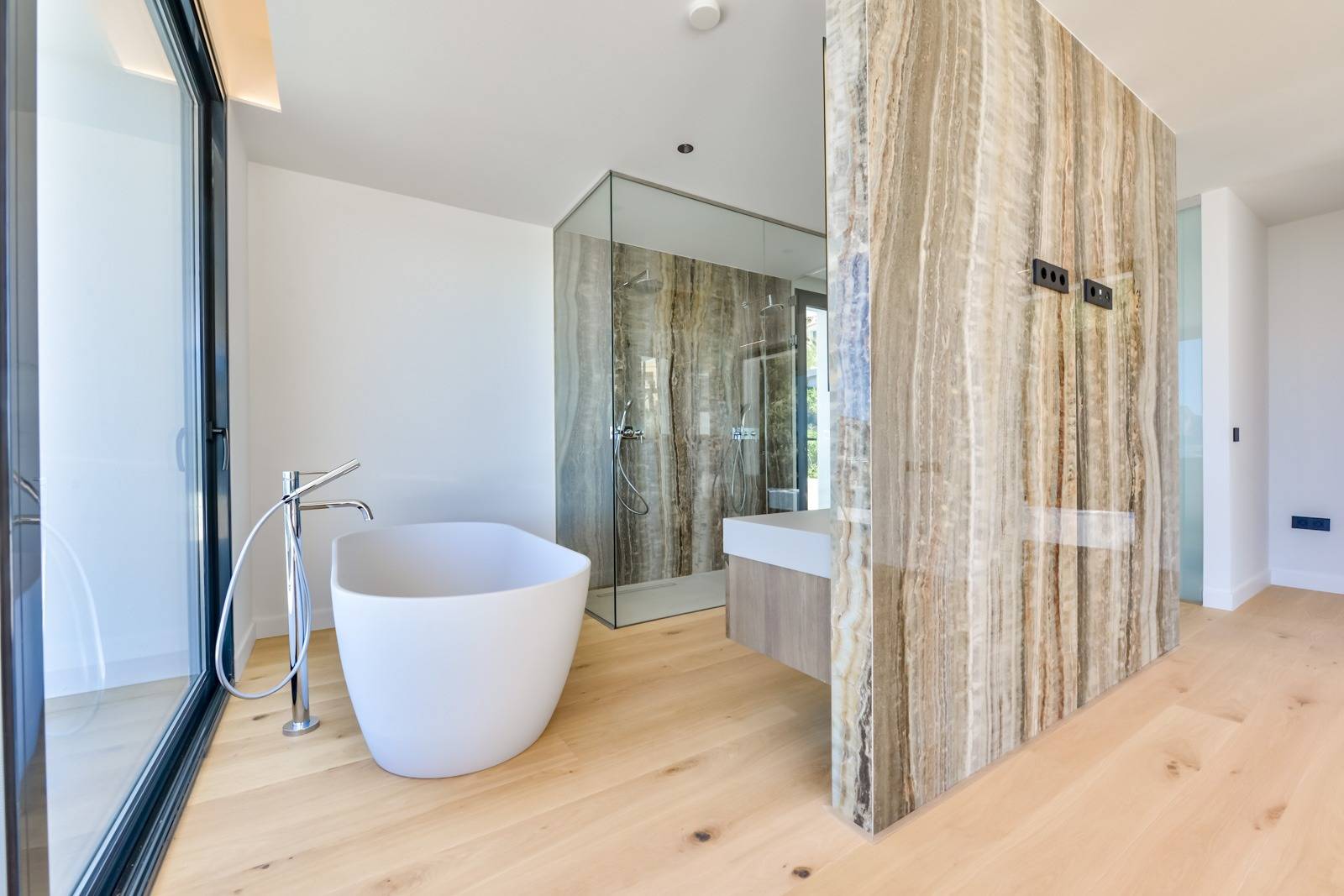 Villa Salónica. Villa contemporaine avec des vues exceptionnelles sur la mer à vendre à Altea Hills.