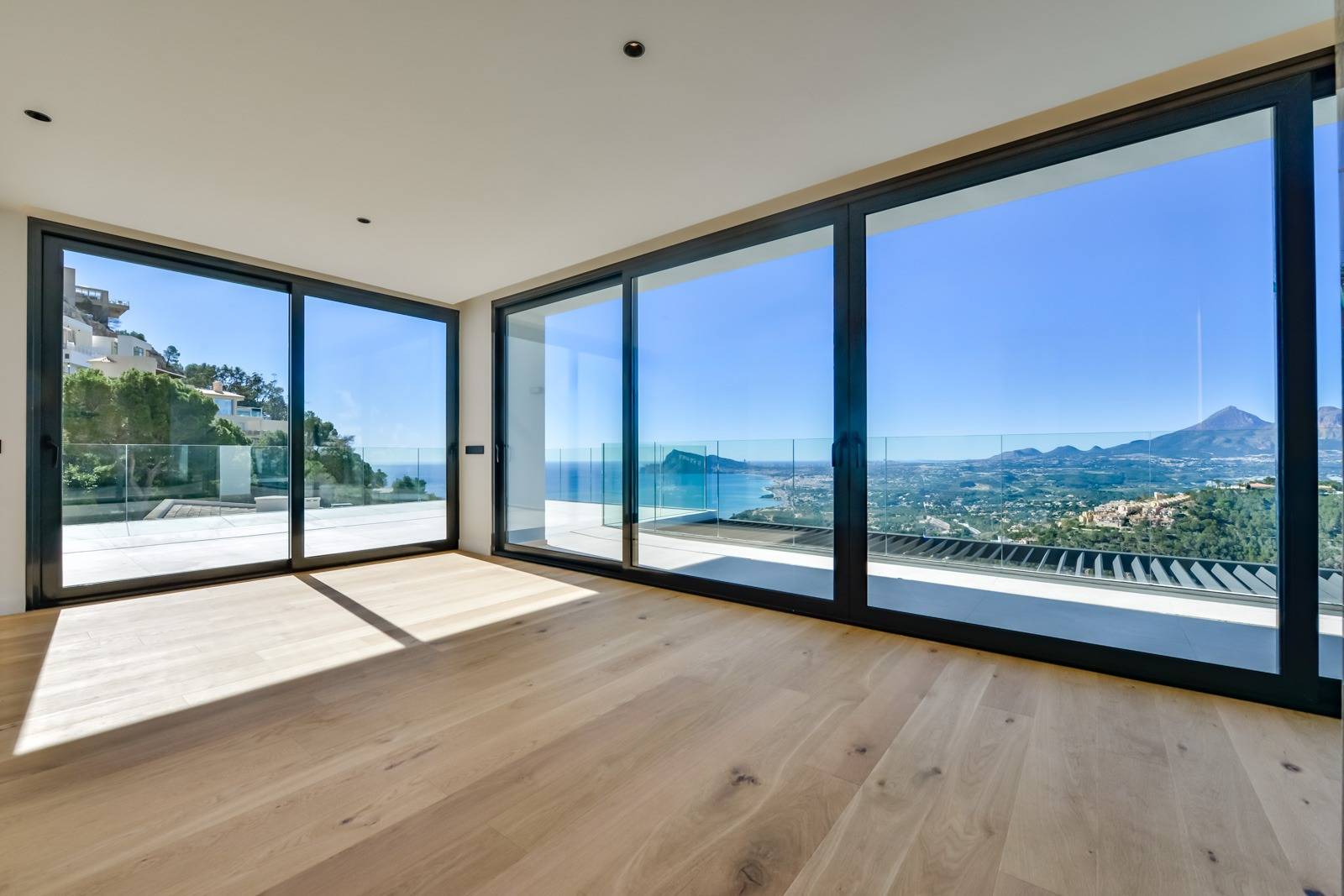 Villa Salónica. Villa contemporaine avec des vues exceptionnelles sur la mer à vendre à Altea Hills.