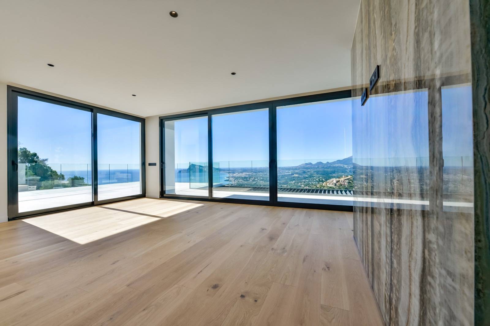 Villa Salónica. Villa contemporaine avec des vues exceptionnelles sur la mer à vendre à Altea Hills.