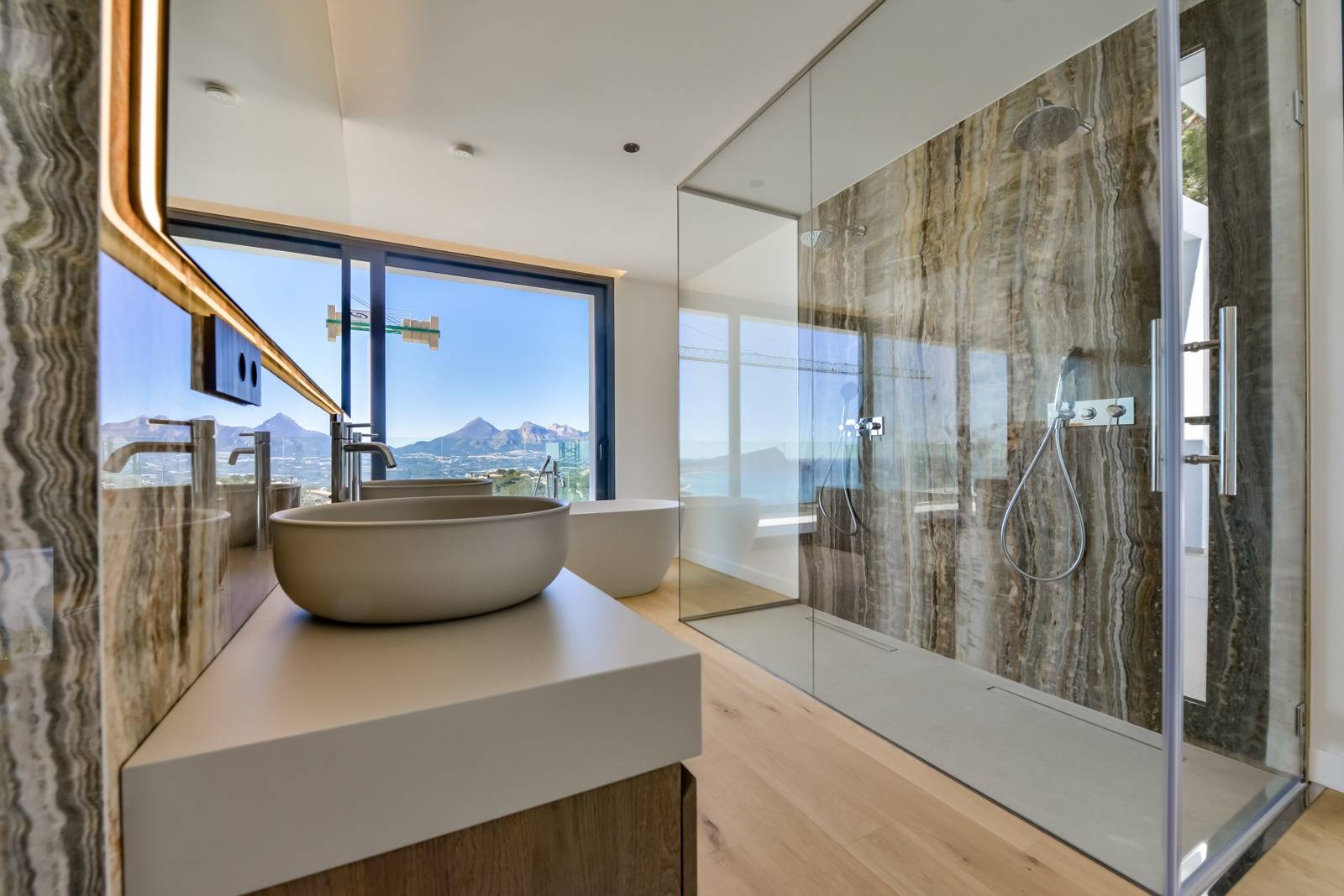 Villa Salónica. Villa contemporaine avec des vues exceptionnelles sur la mer à vendre à Altea Hills.