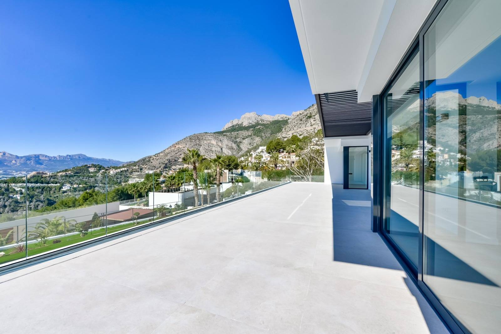 Villa Salónica. Villa contemporaine avec des vues exceptionnelles sur la mer à vendre à Altea Hills.