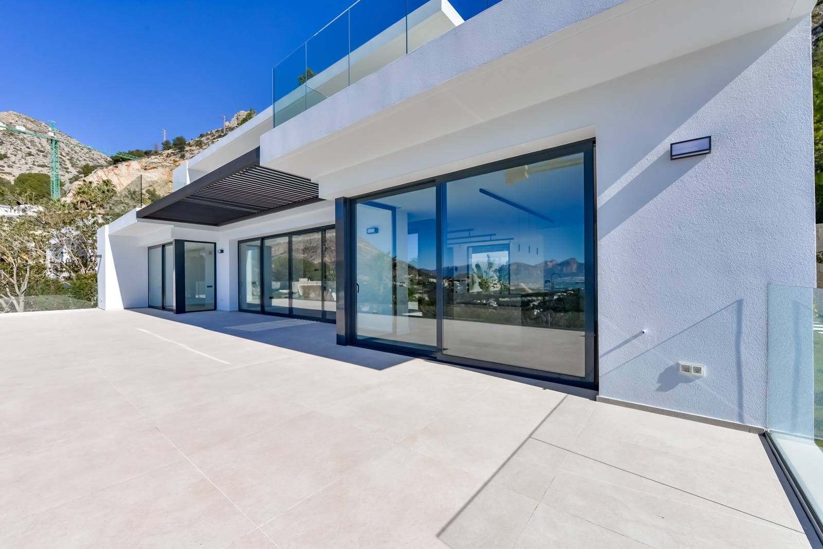 Villa Salónica. Villa contemporaine avec des vues exceptionnelles sur la mer à vendre à Altea Hills.