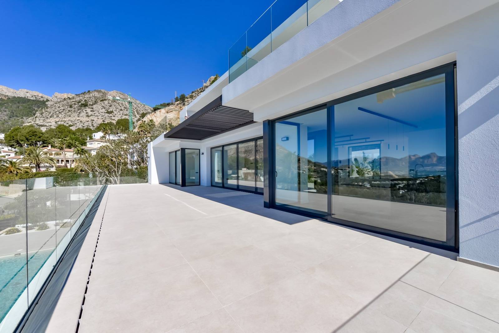Villa Salónica. Villa contemporaine avec des vues exceptionnelles sur la mer à vendre à Altea Hills.