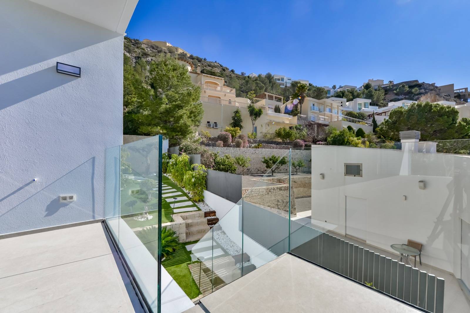 Villa Salónica. Villa contemporaine avec des vues exceptionnelles sur la mer à vendre à Altea Hills.