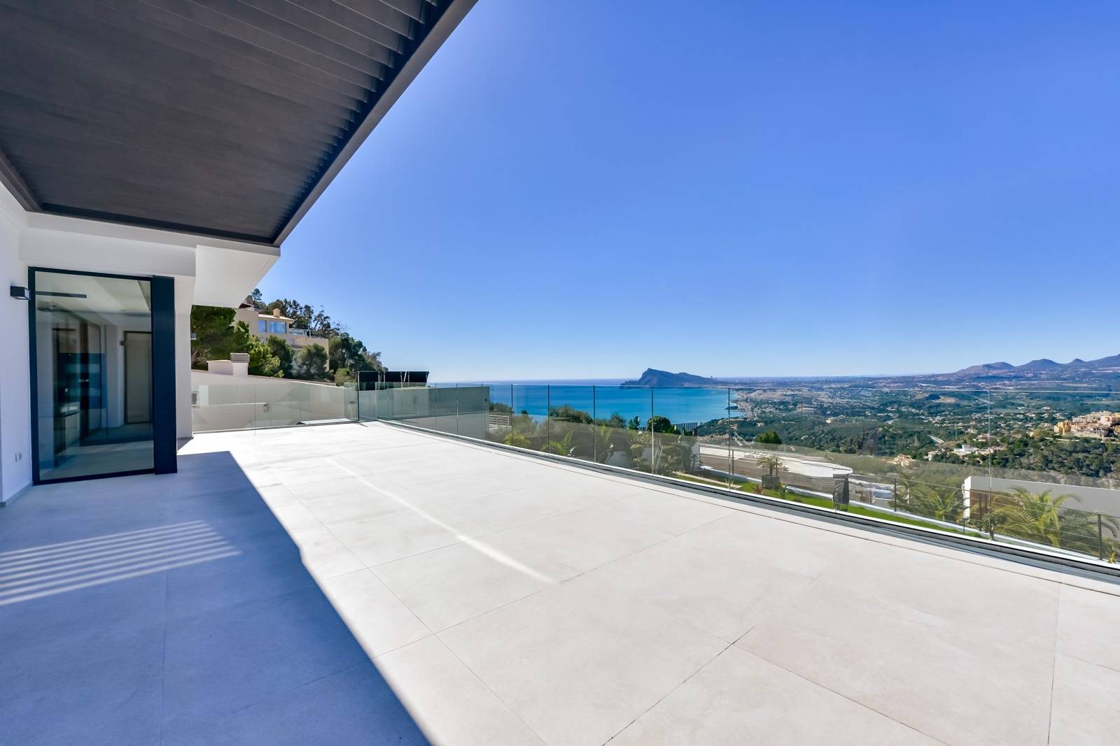 Villa Salónica. Villa contemporaine avec des vues exceptionnelles sur la mer à vendre à Altea Hills.