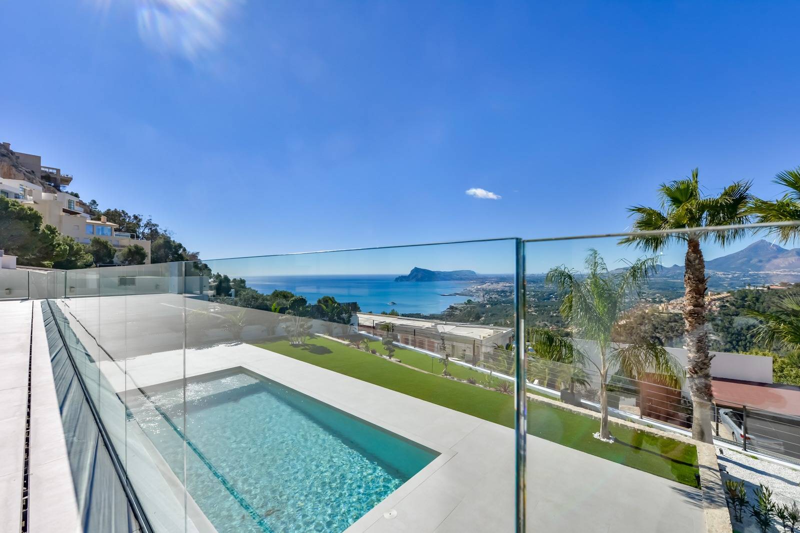 Villa Salónica. Villa contemporaine avec des vues exceptionnelles sur la mer à vendre à Altea Hills.