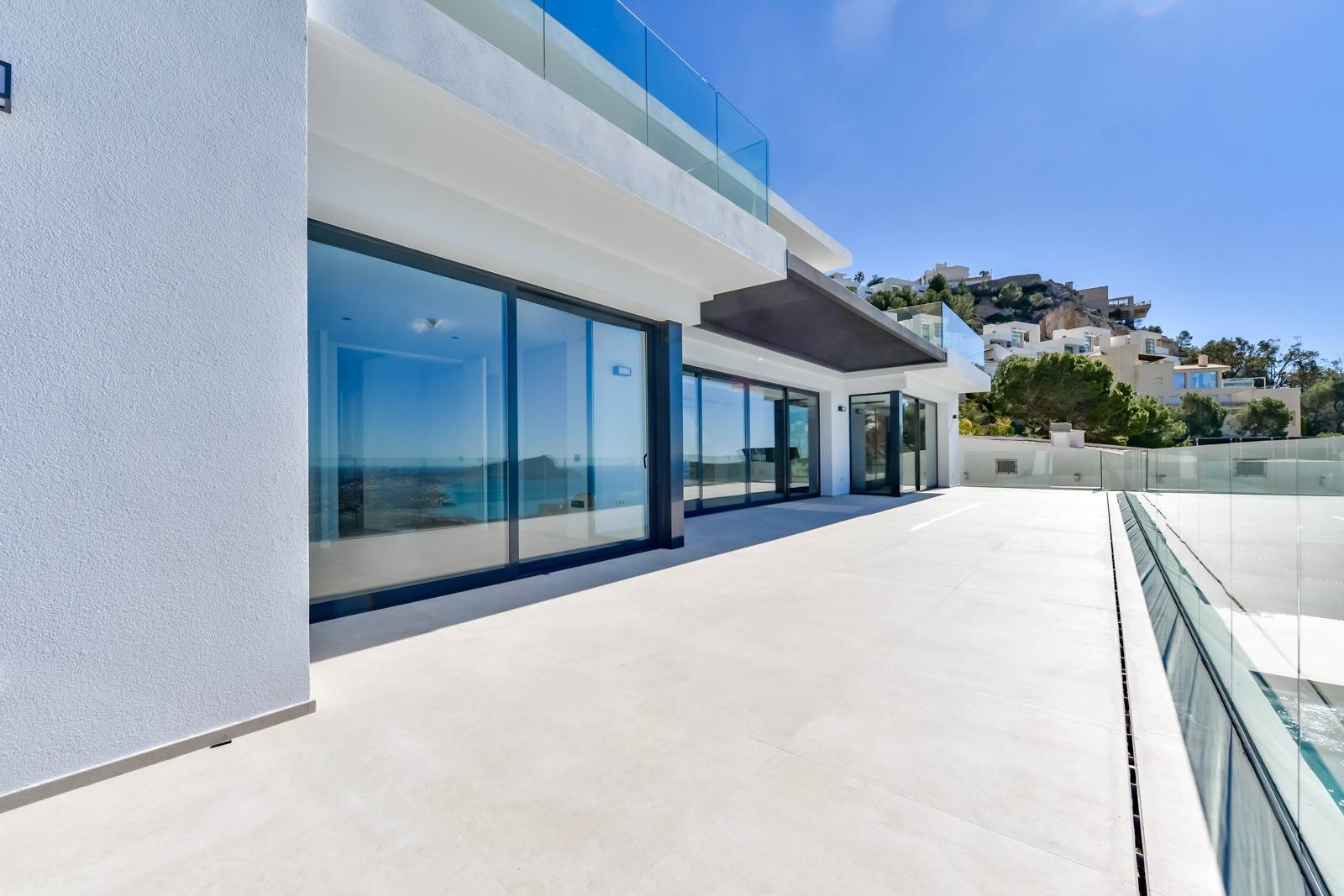 Villa Salónica. Villa contemporaine avec des vues exceptionnelles sur la mer à vendre à Altea Hills.