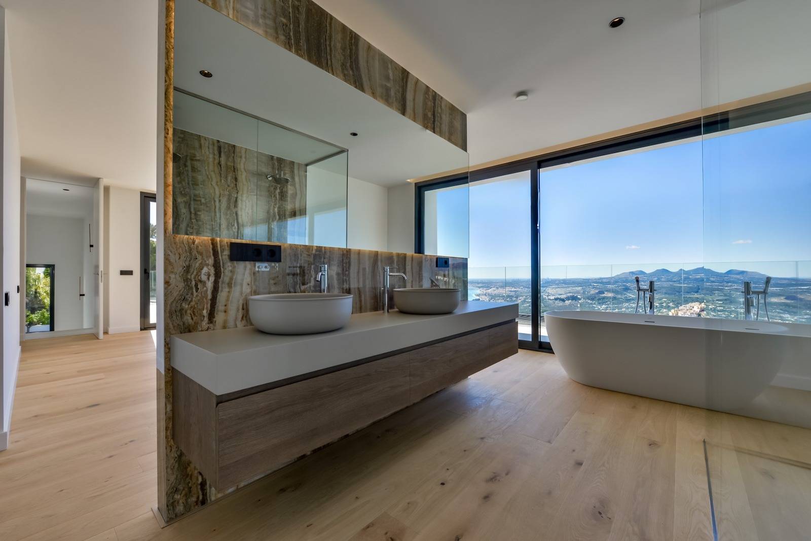 Villa Salónica. Villa contemporaine avec des vues exceptionnelles sur la mer à vendre à Altea Hills.