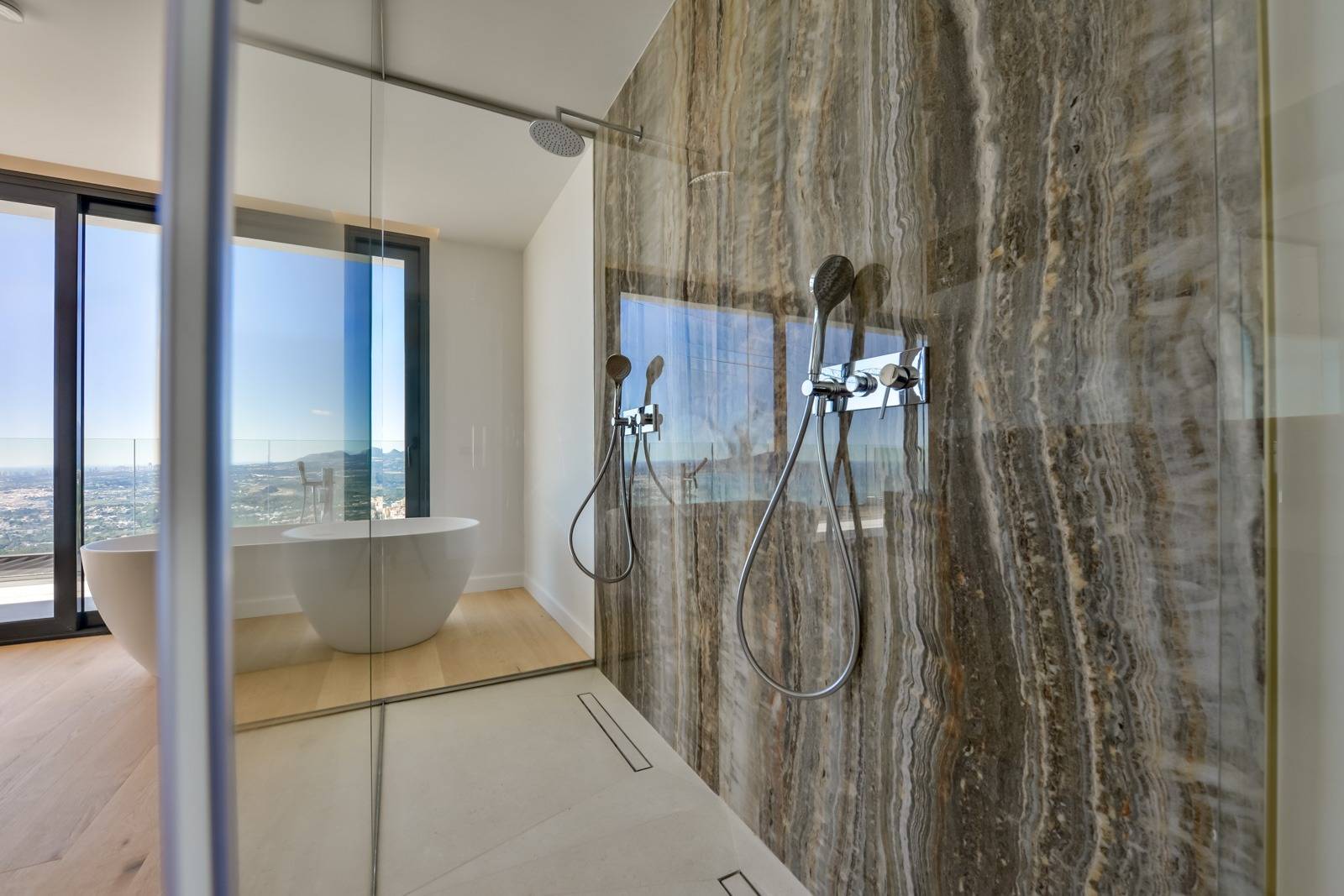 Villa Salónica. Villa contemporaine avec des vues exceptionnelles sur la mer à vendre à Altea Hills.