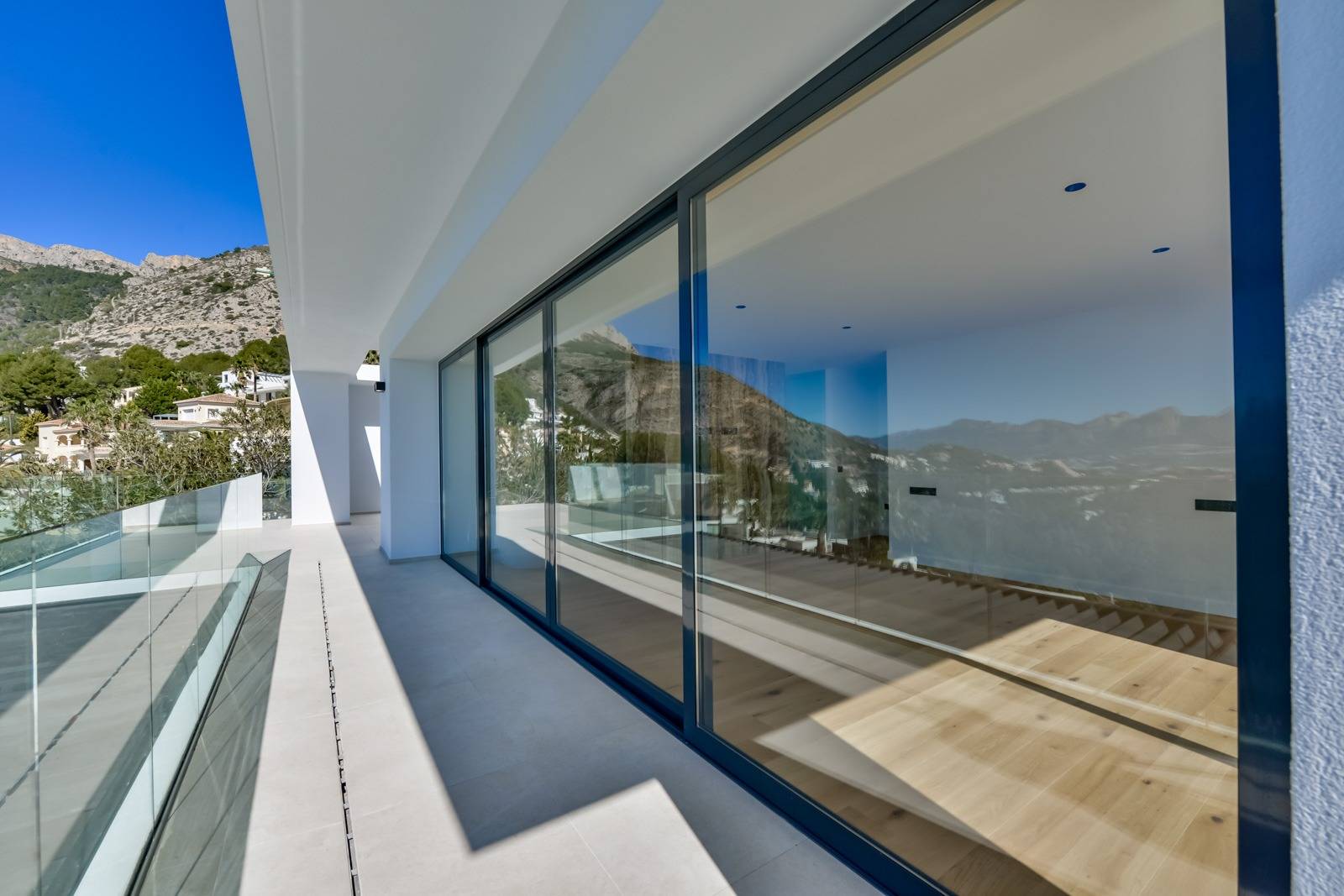 Villa Salónica. Villa contemporaine avec des vues exceptionnelles sur la mer à vendre à Altea Hills.