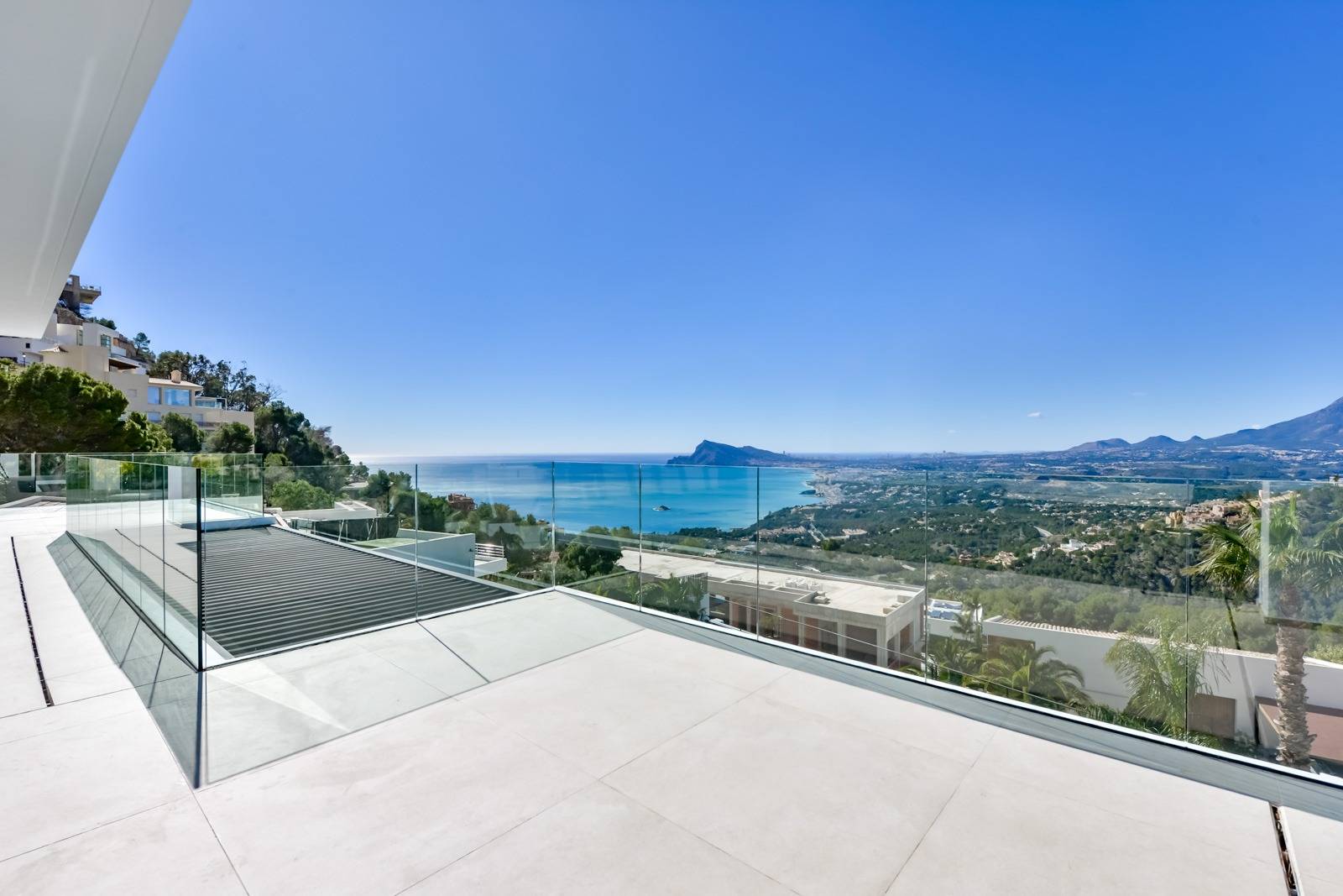 Villa Salónica. Villa contemporaine avec des vues exceptionnelles sur la mer à vendre à Altea Hills.