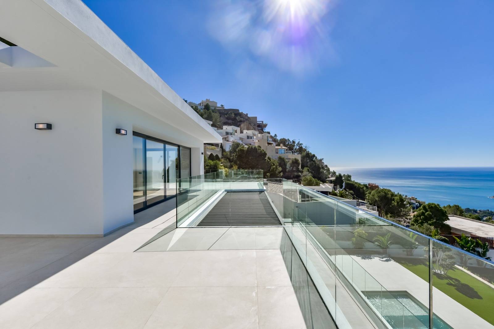 Villa Salónica. Villa contemporaine avec des vues exceptionnelles sur la mer à vendre à Altea Hills.