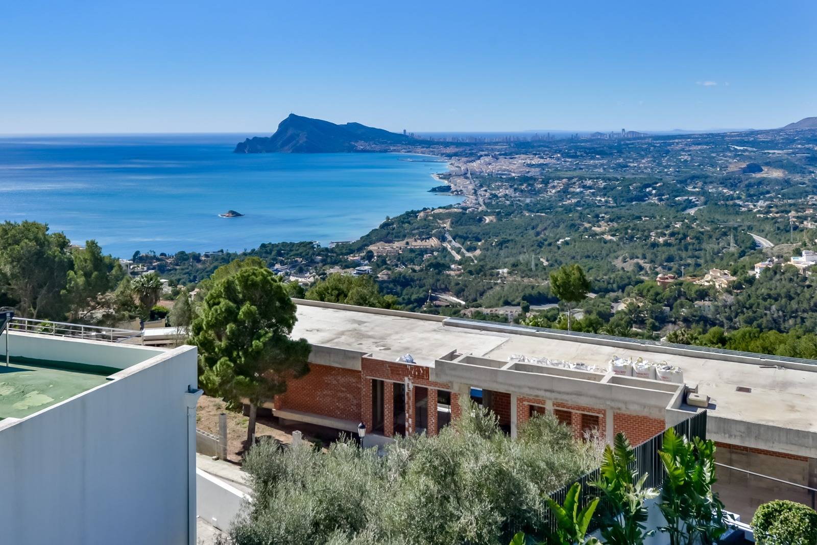 Villa Salónica. Villa contemporaine avec des vues exceptionnelles sur la mer à vendre à Altea Hills.