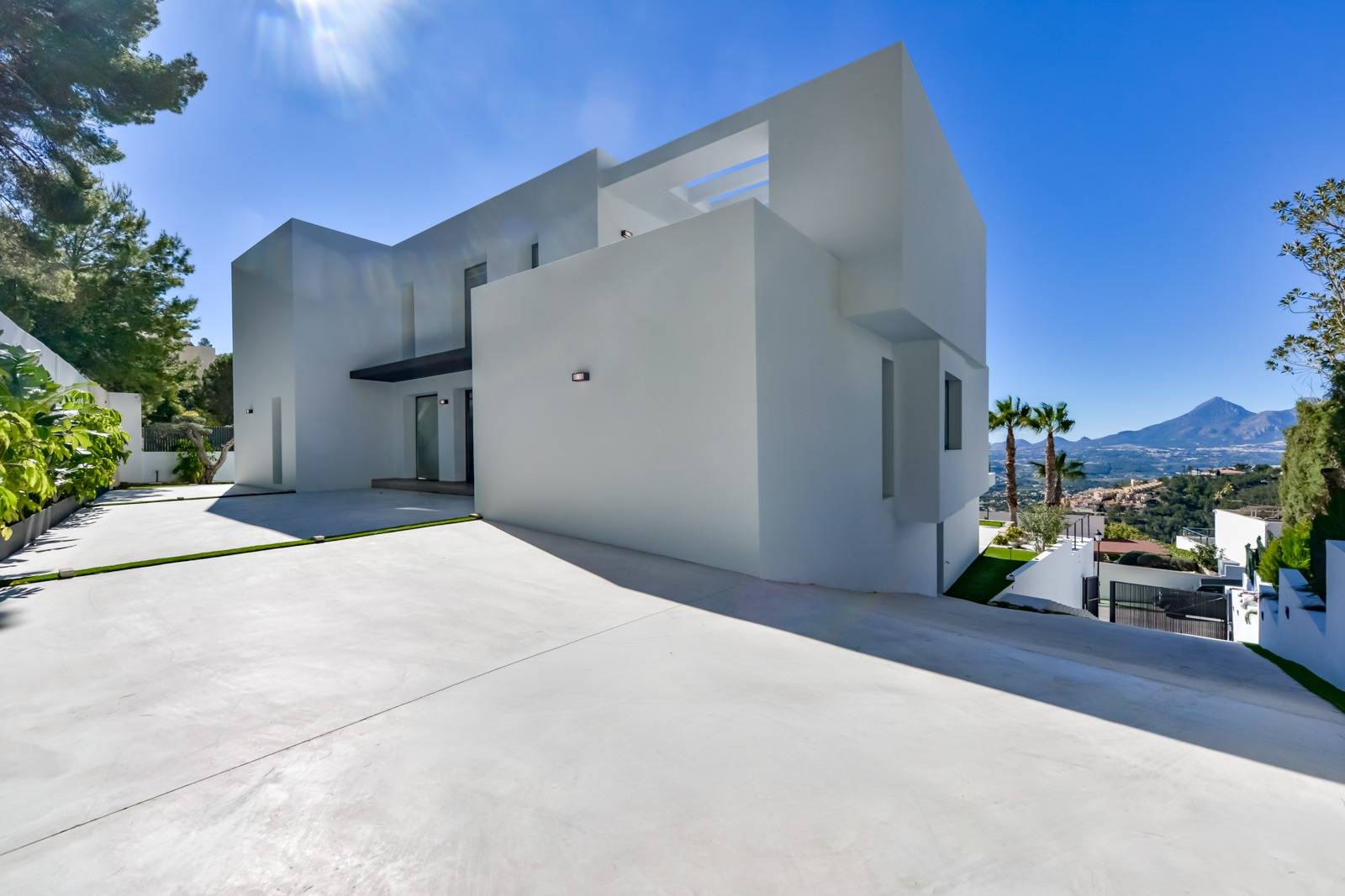 Villa Salónica. Villa contemporaine avec des vues exceptionnelles sur la mer à vendre à Altea Hills.