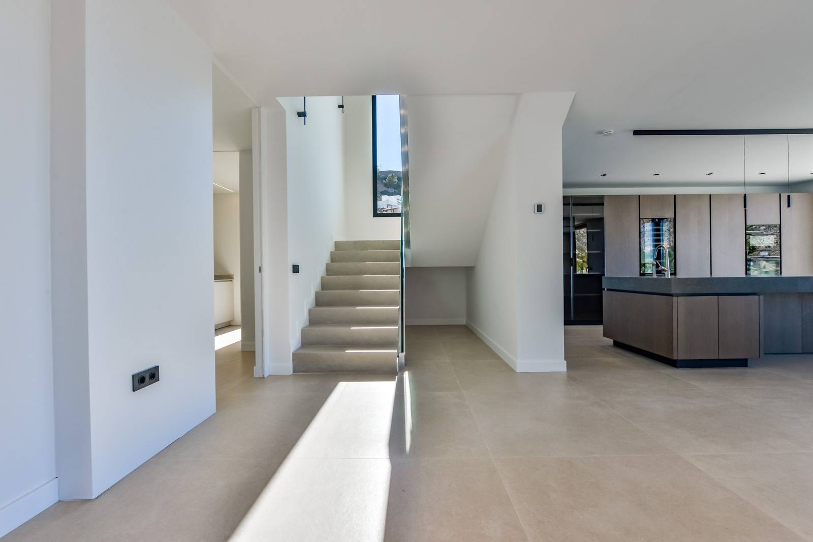 Villa Salónica. Villa contemporaine avec des vues exceptionnelles sur la mer à vendre à Altea Hills.