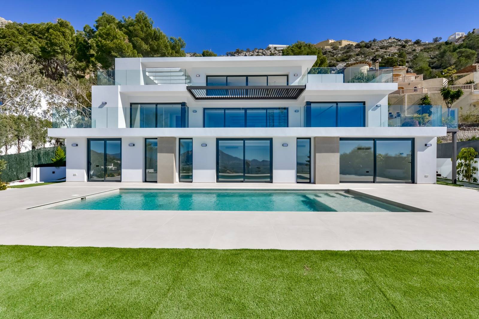Villa Salónica. Villa contemporaine avec des vues exceptionnelles sur la mer à vendre à Altea Hills.