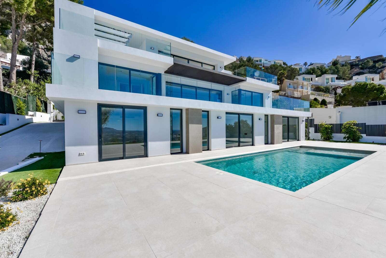 Villa Salónica. Villa contemporaine avec des vues exceptionnelles sur la mer à vendre à Altea Hills.