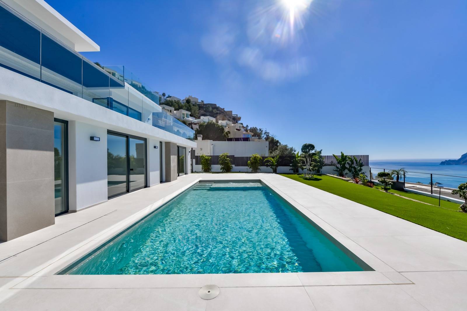 Villa Salónica. Villa contemporaine avec des vues exceptionnelles sur la mer à vendre à Altea Hills.