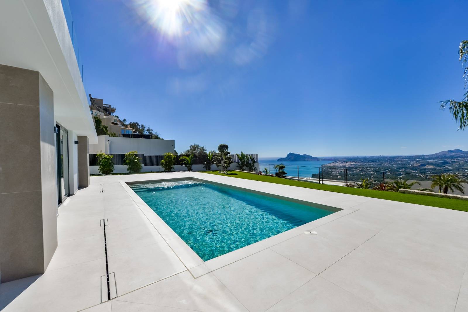 Villa Salónica. Villa contemporaine avec des vues exceptionnelles sur la mer à vendre à Altea Hills.