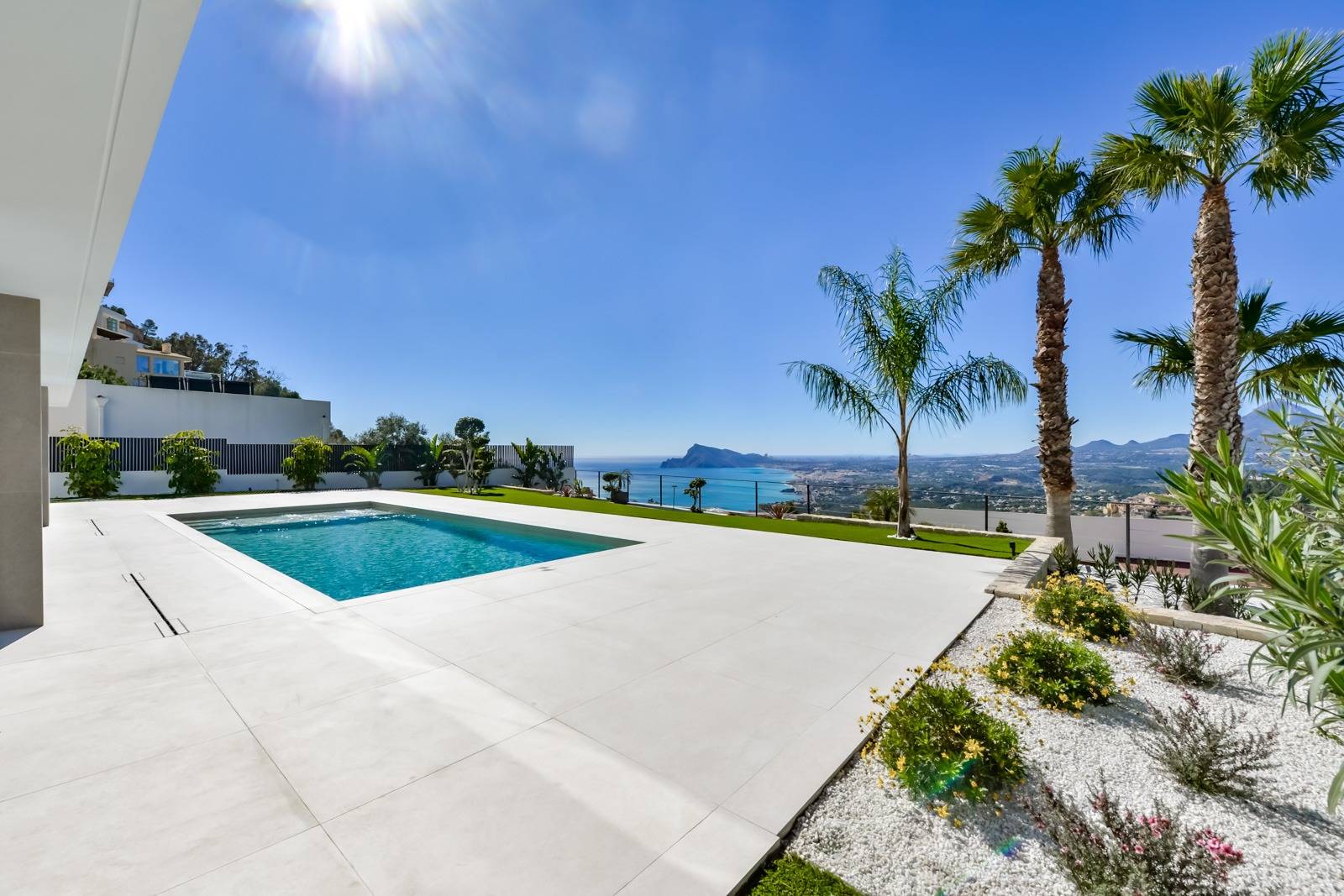Villa Salónica. Villa contemporaine avec des vues exceptionnelles sur la mer à vendre à Altea Hills.