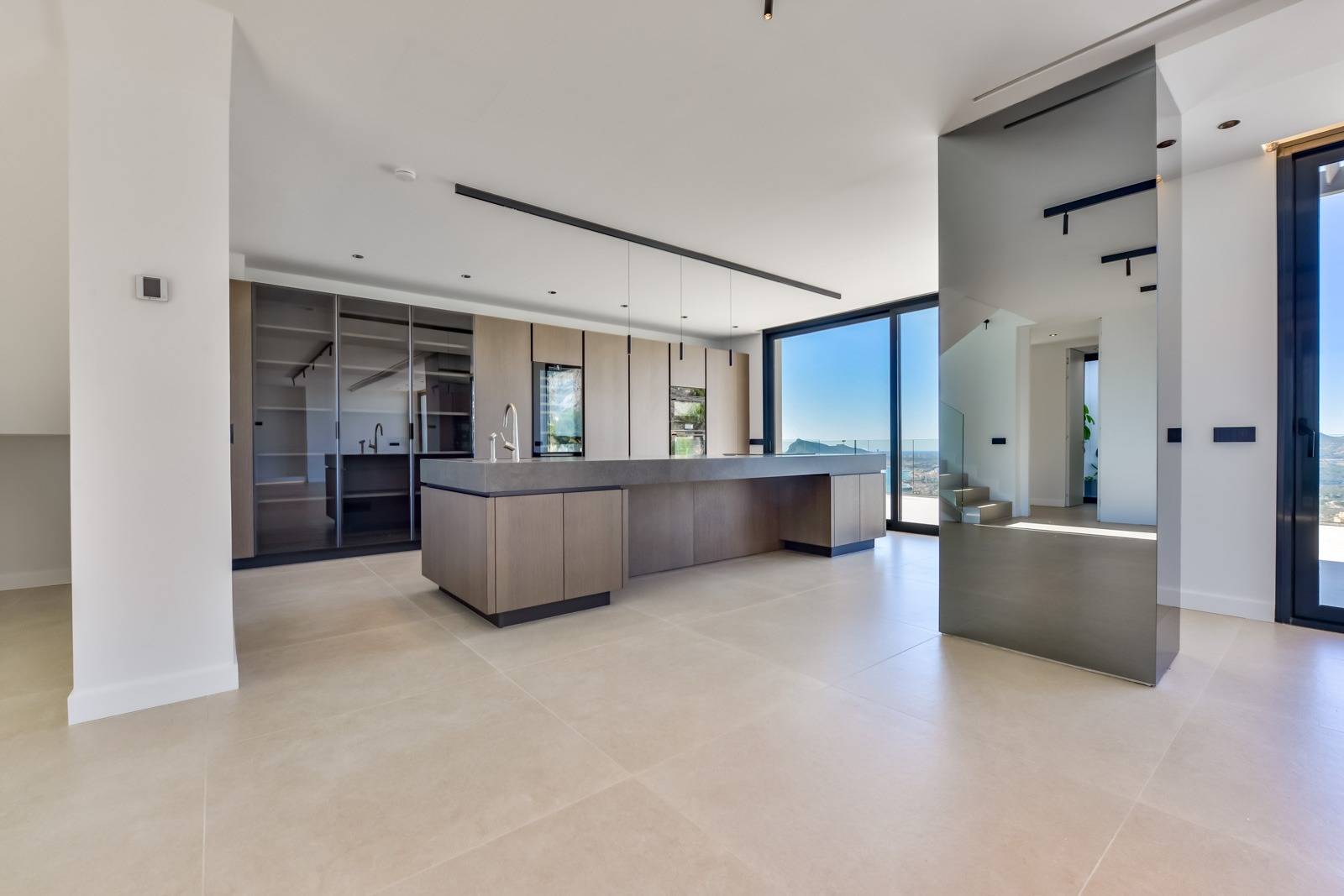Villa Salónica. Villa contemporaine avec des vues exceptionnelles sur la mer à vendre à Altea Hills.
