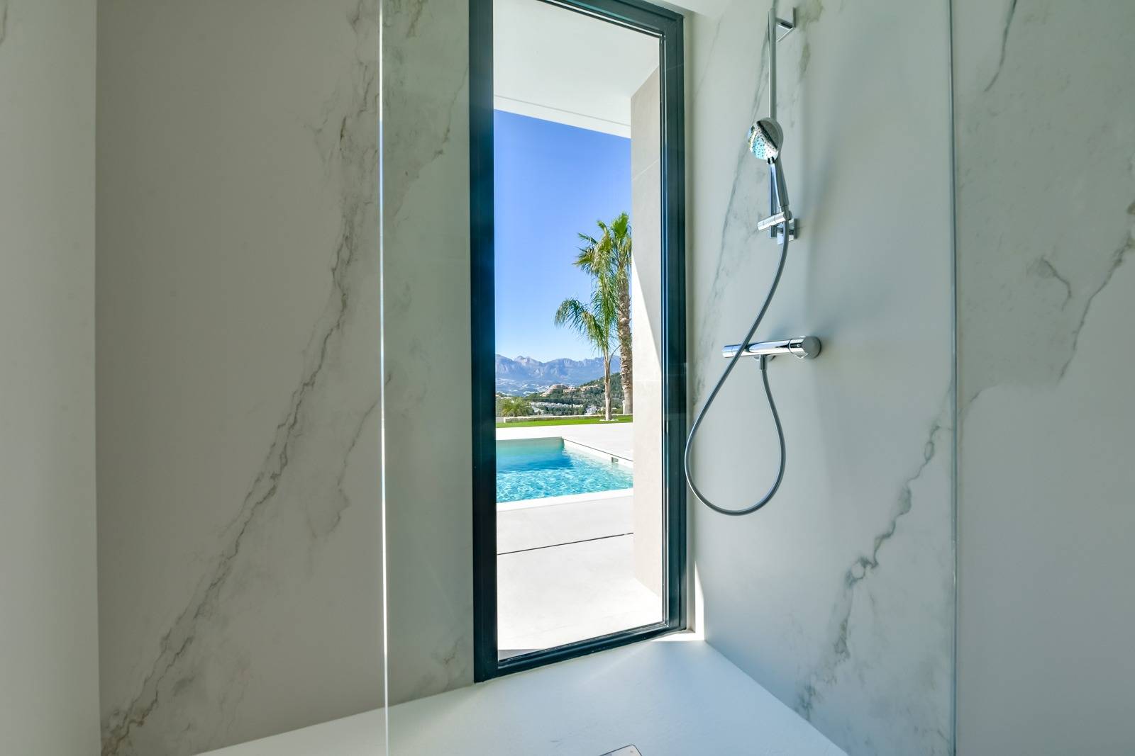 Villa Salónica. Villa contemporaine avec des vues exceptionnelles sur la mer à vendre à Altea Hills.