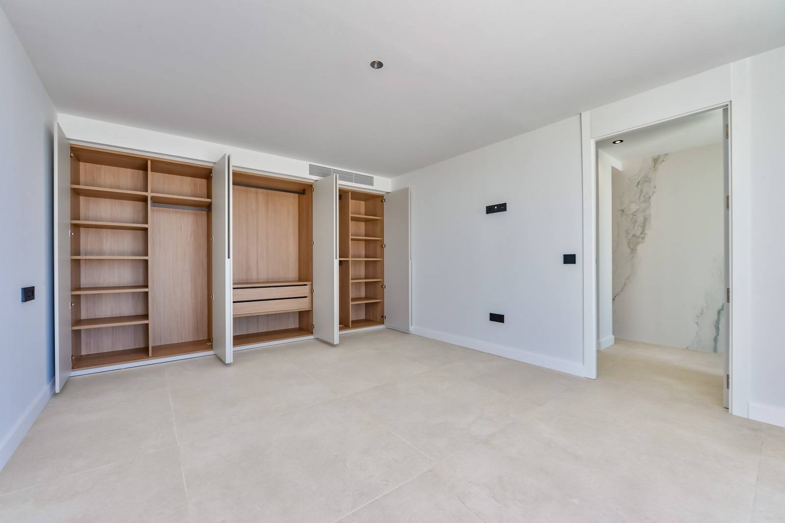 Villa Salónica. Villa contemporaine avec des vues exceptionnelles sur la mer à vendre à Altea Hills.