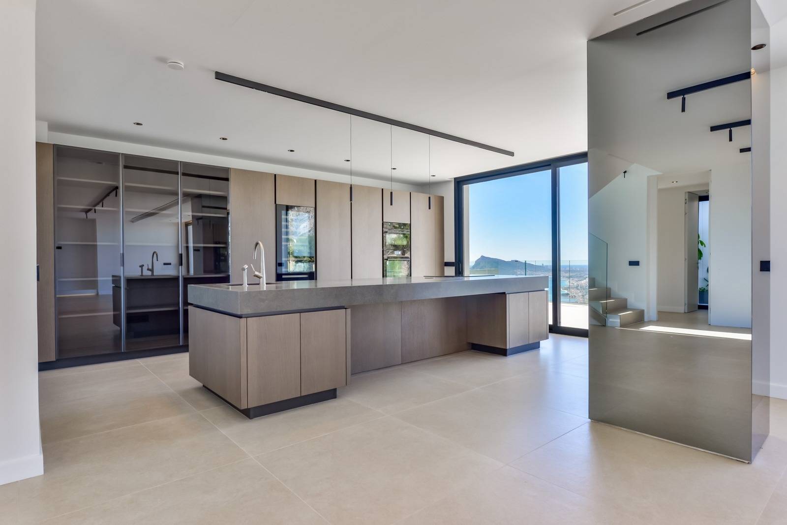 Villa Salónica. Villa contemporaine avec des vues exceptionnelles sur la mer à vendre à Altea Hills.