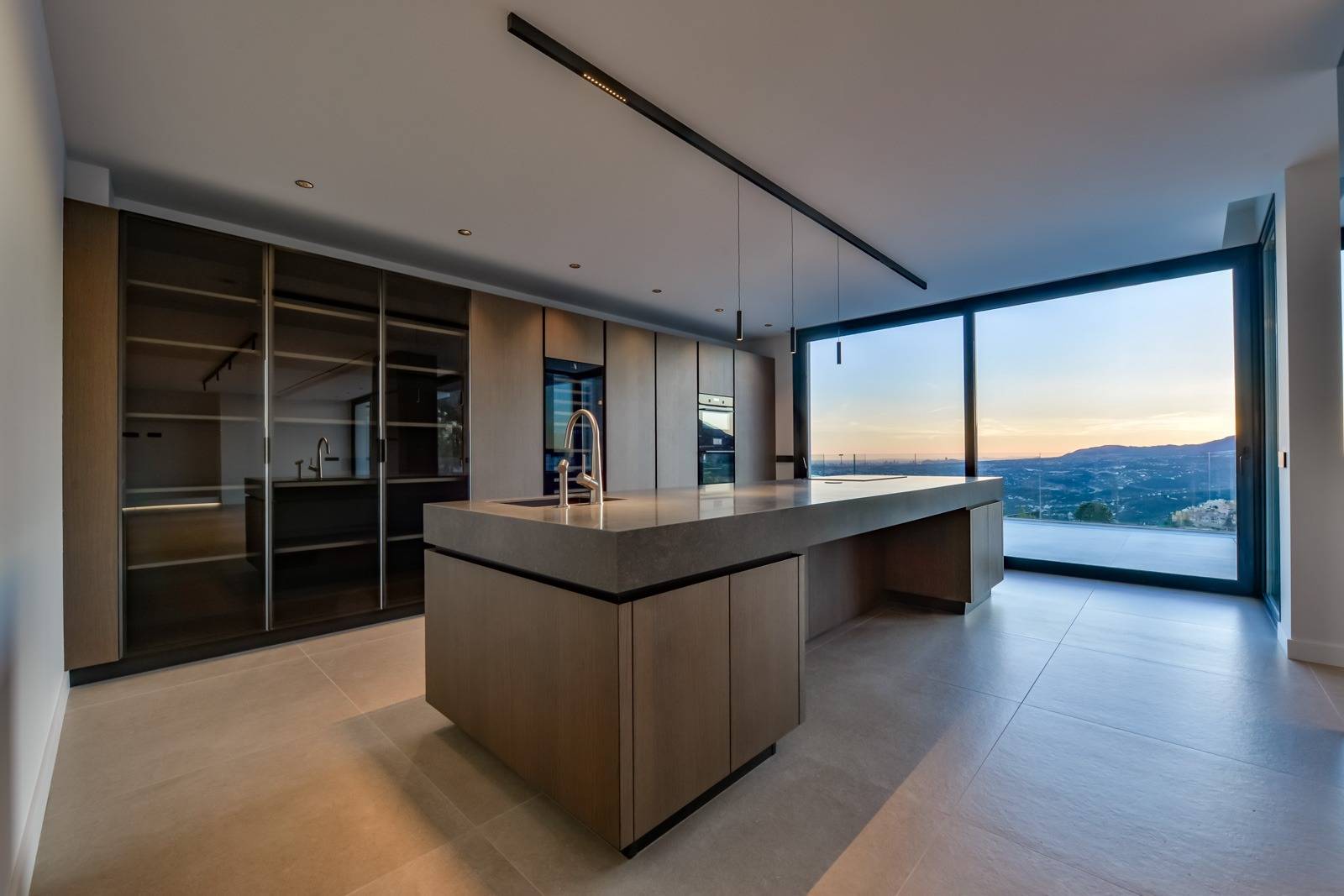 Villa Salónica. Villa contemporaine avec des vues exceptionnelles sur la mer à vendre à Altea Hills.