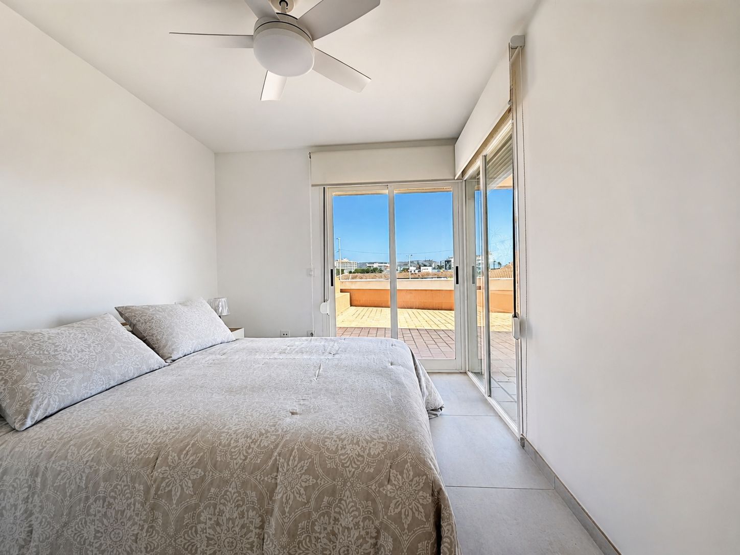MODERNO APARTAMENTO EN ALQUILER ANUAL JUNTO A LA PLAYA DEL ARENAL