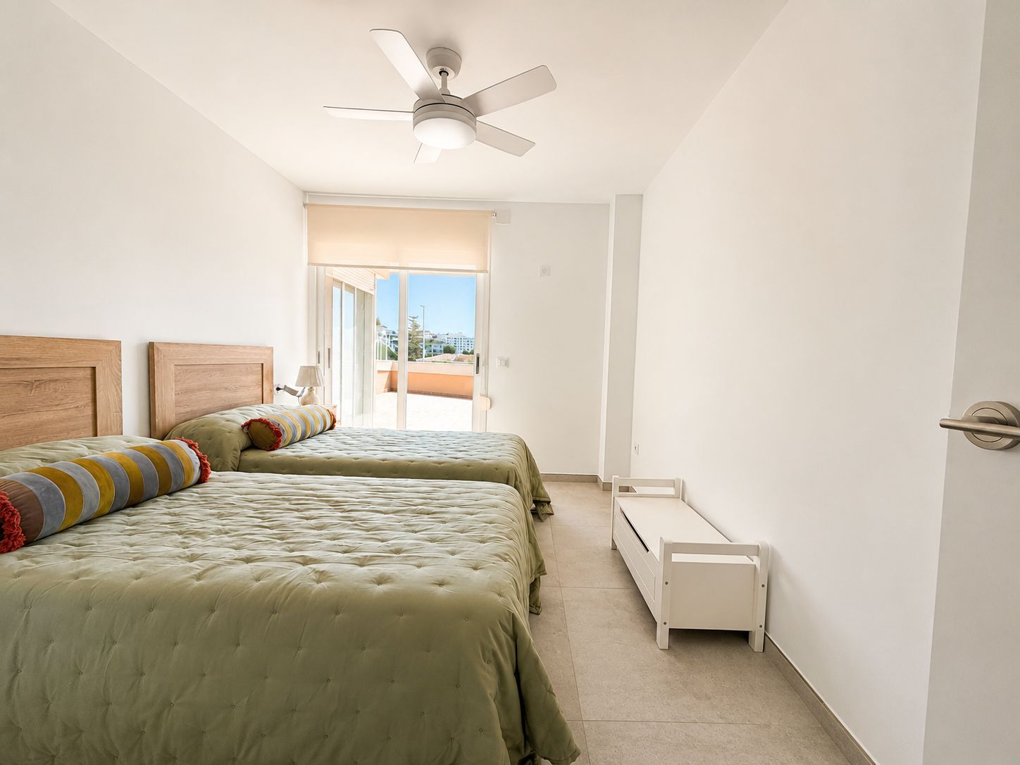 MODERNO APARTAMENTO EN ALQUILER ANUAL JUNTO A LA PLAYA DEL ARENAL