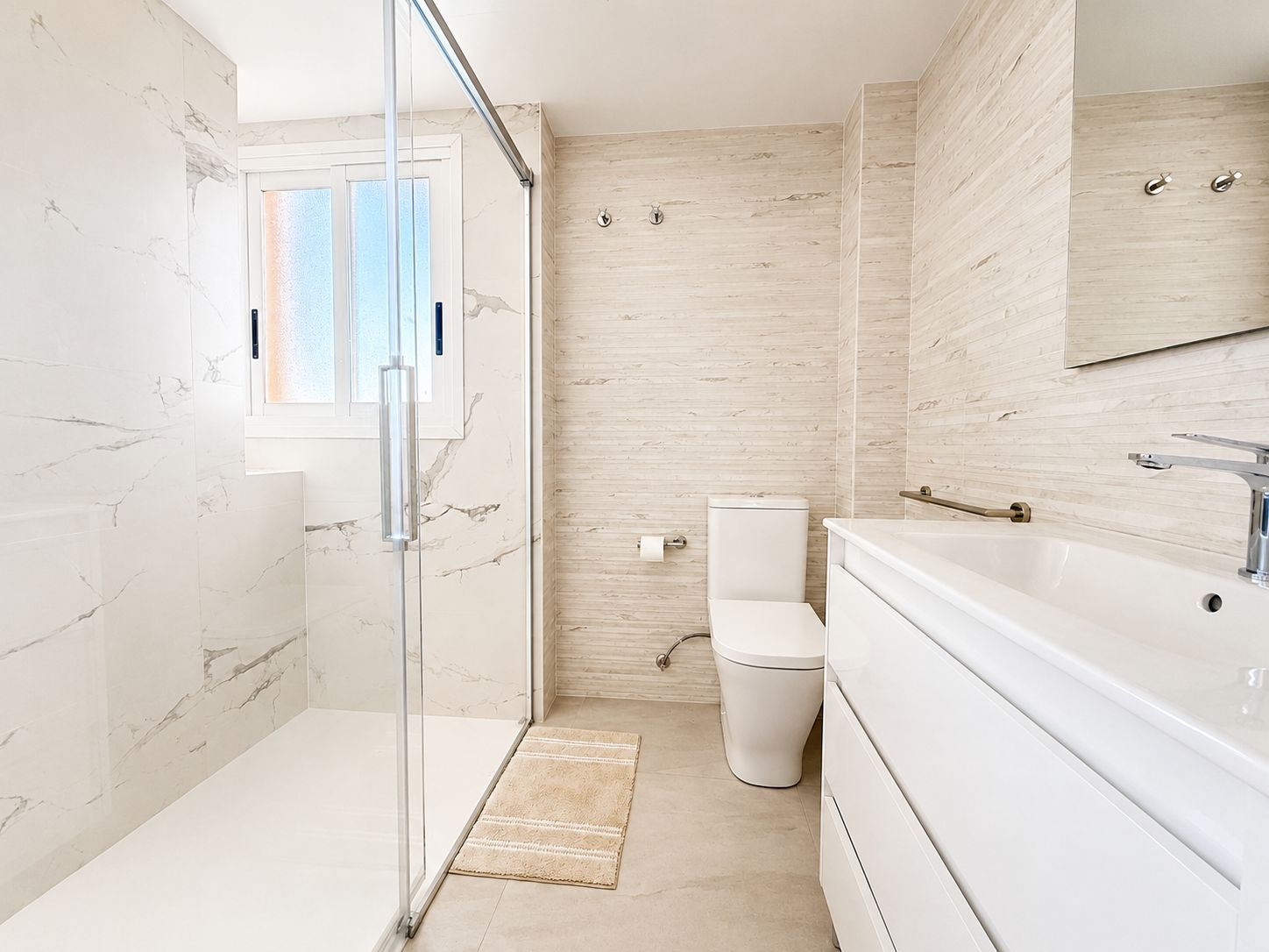 MODERNO APARTAMENTO EN ALQUILER ANUAL JUNTO A LA PLAYA DEL ARENAL