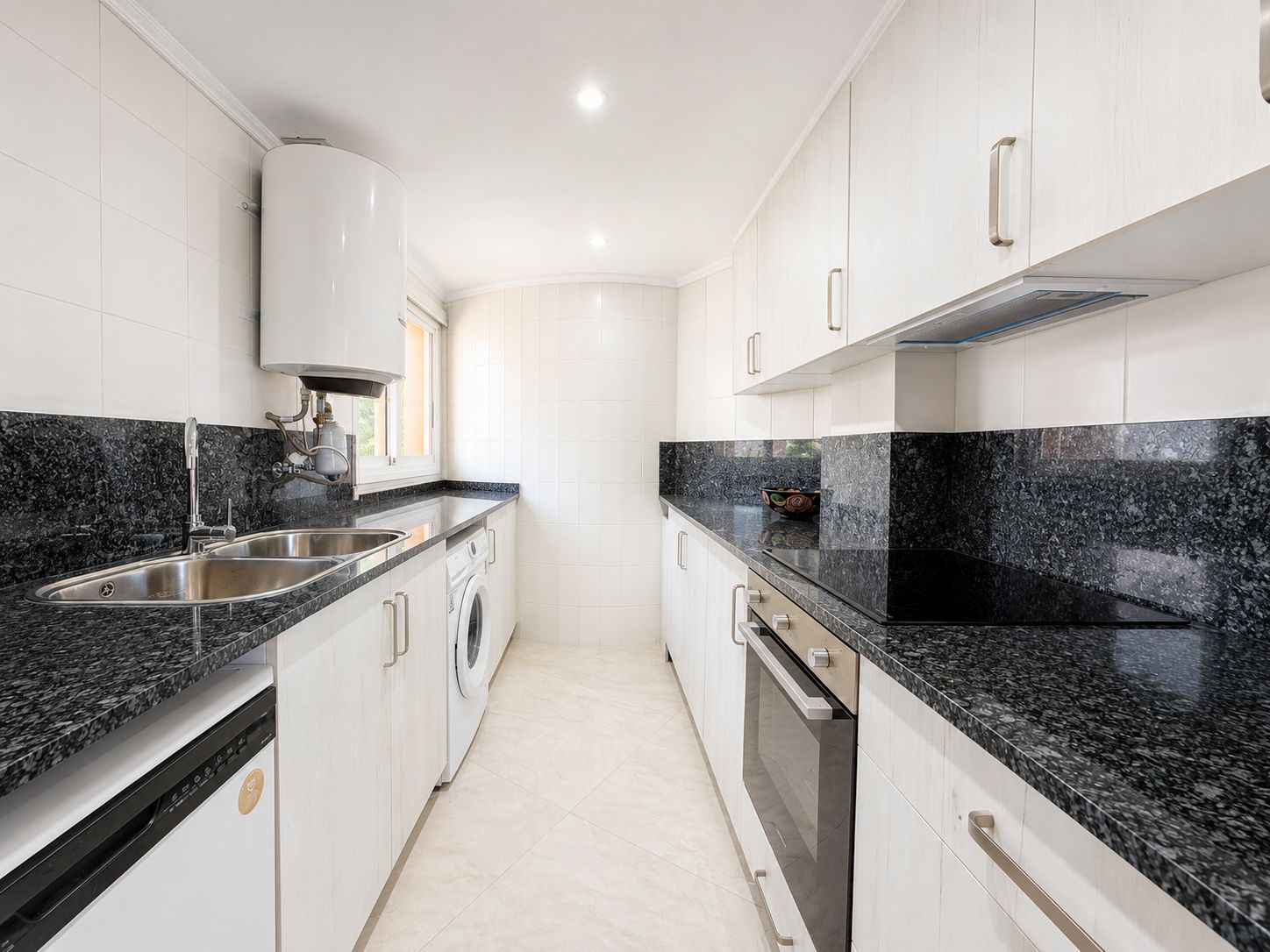 MODERNO APARTAMENTO EN ALQUILER ANUAL JUNTO A LA PLAYA DEL ARENAL