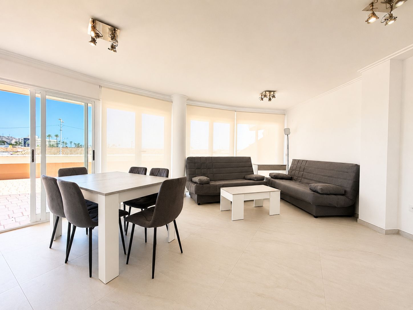 MODERNO APARTAMENTO EN ALQUILER ANUAL JUNTO A LA PLAYA DEL ARENAL